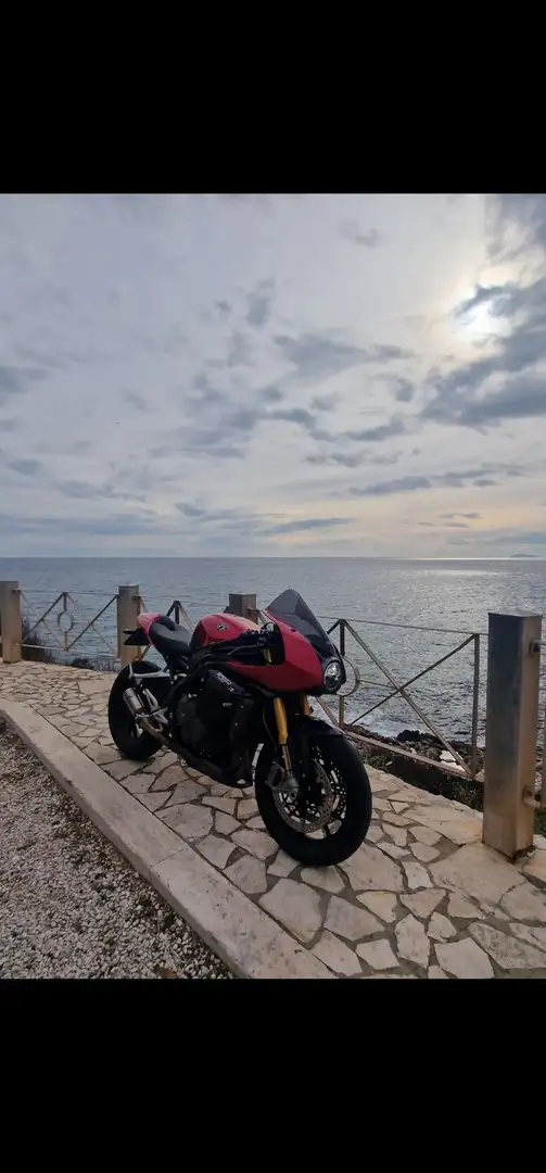 Triumph Speed Triple 1200 RR Червоний - 2