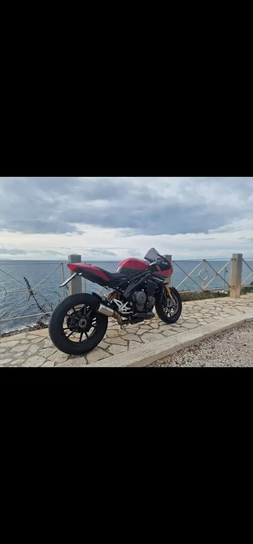 Triumph Speed Triple 1200 RR Червоний - 1