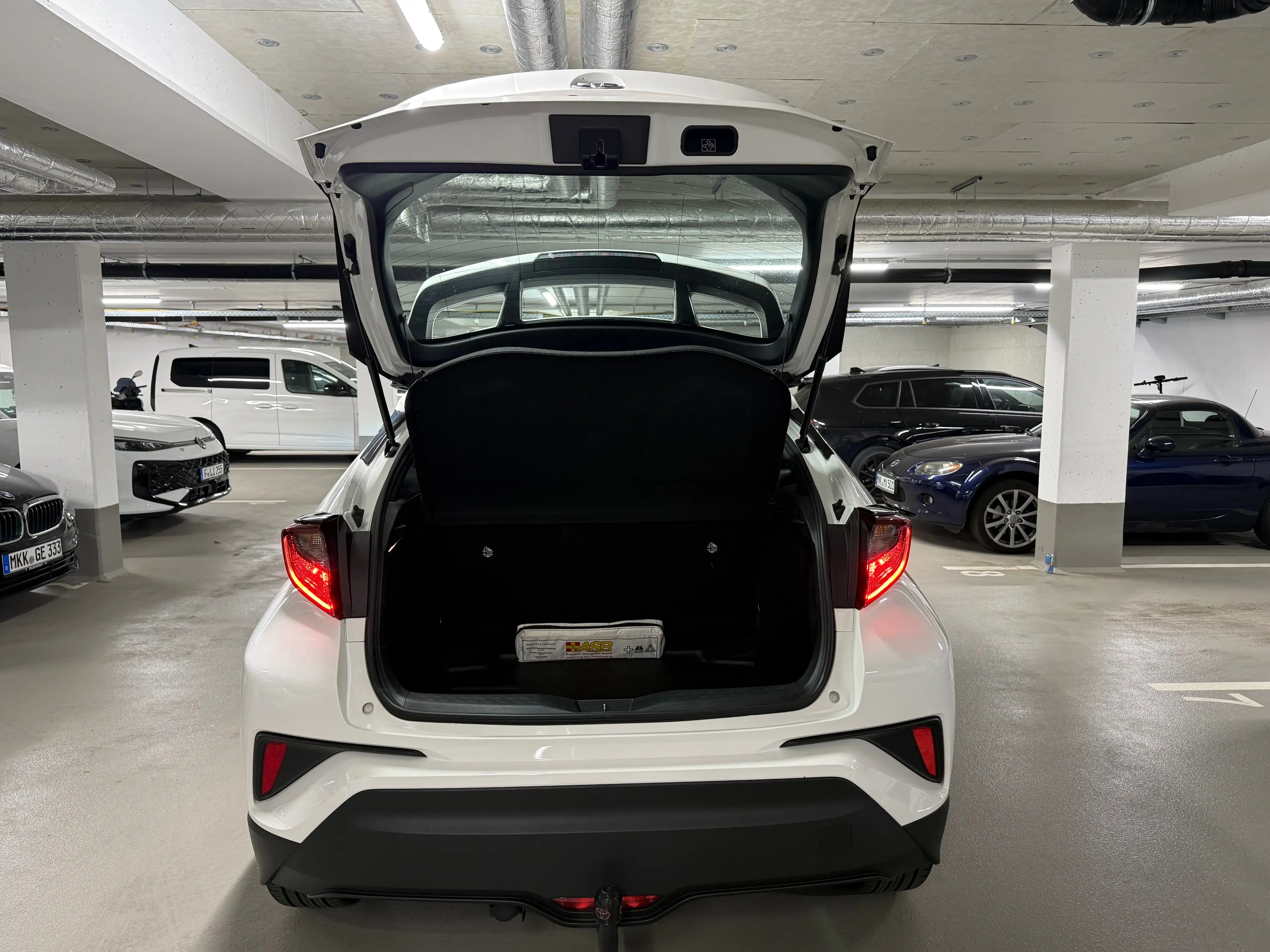 Toyota C-HR 1.8 VVT-i Hybrid Flow*AHK*Kamera*1 Hand* — photo 8