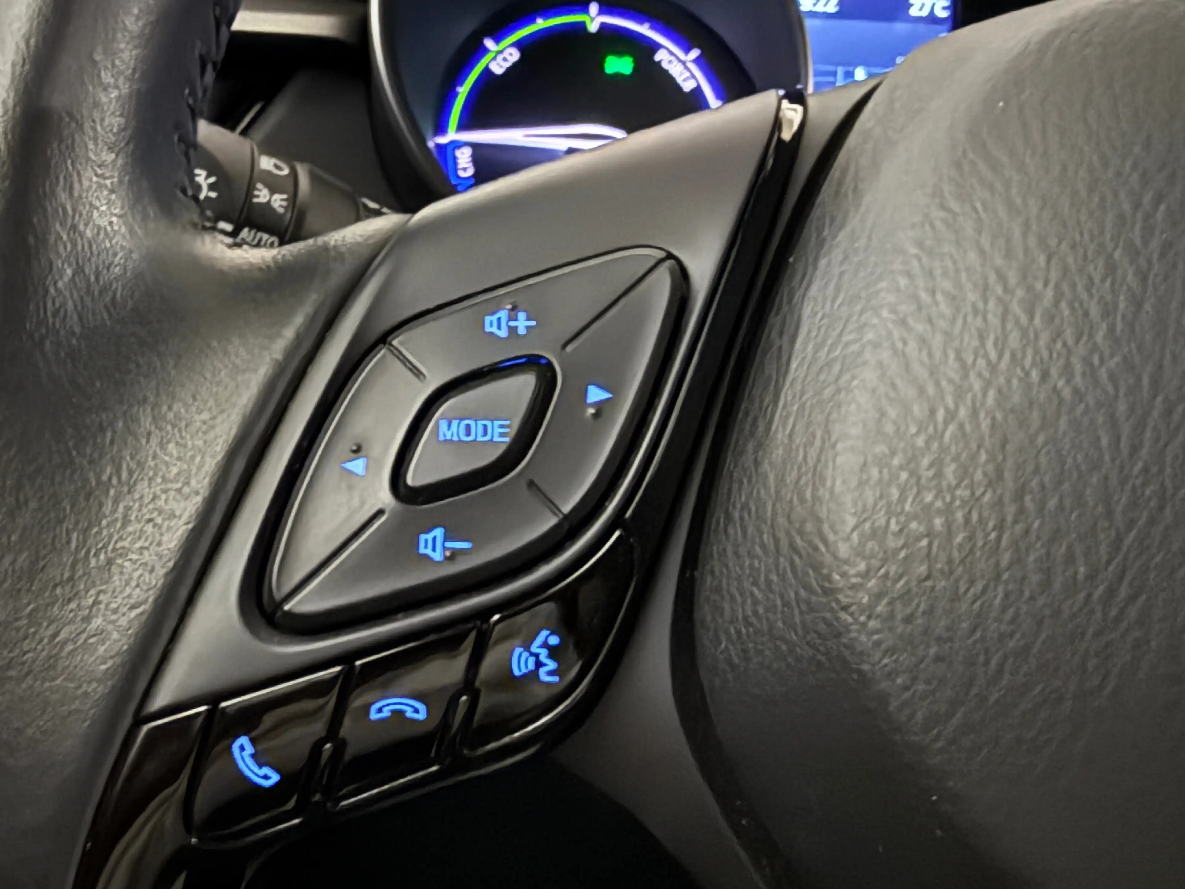 Toyota C-HR 1.8 VVT-i Hybrid Flow*AHK*Kamera*1 Hand* — photo 13