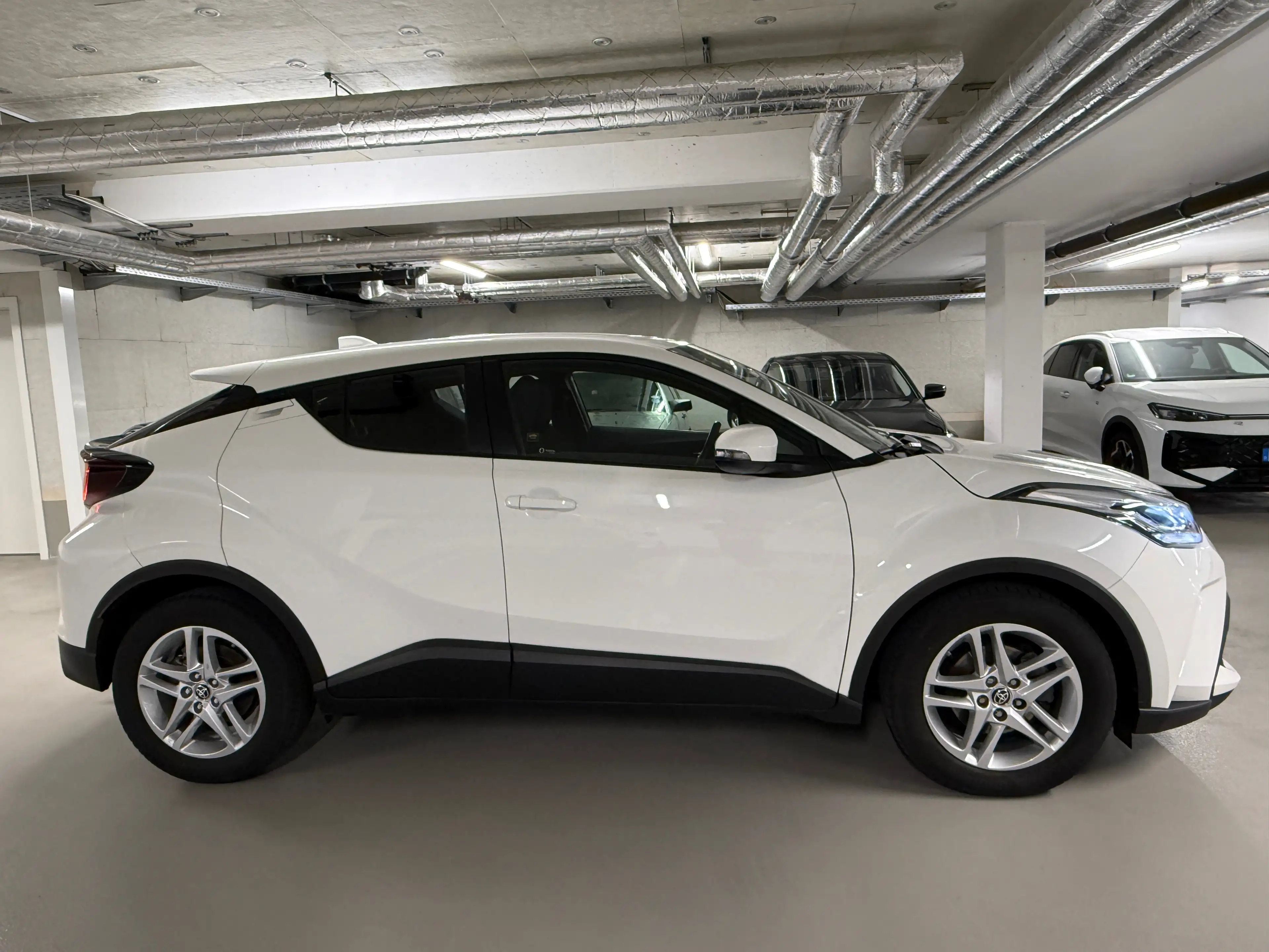Toyota C-HR 1.8 VVT-i Hybrid Flow*AHK*Kamera*1 Hand* — photo 6