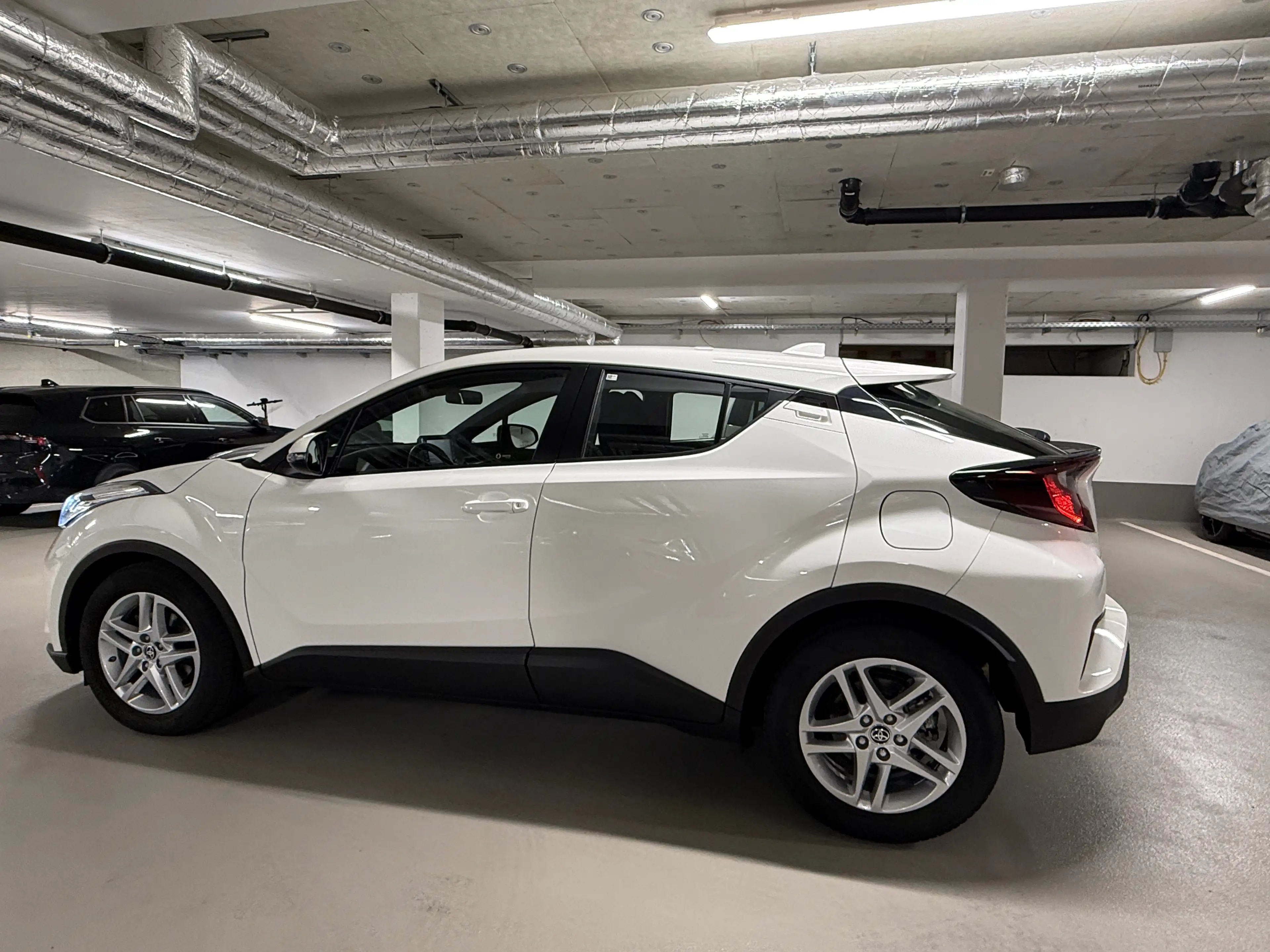 Toyota C-HR 1.8 VVT-i Hybrid Flow*AHK*Kamera*1 Hand* — photo 7