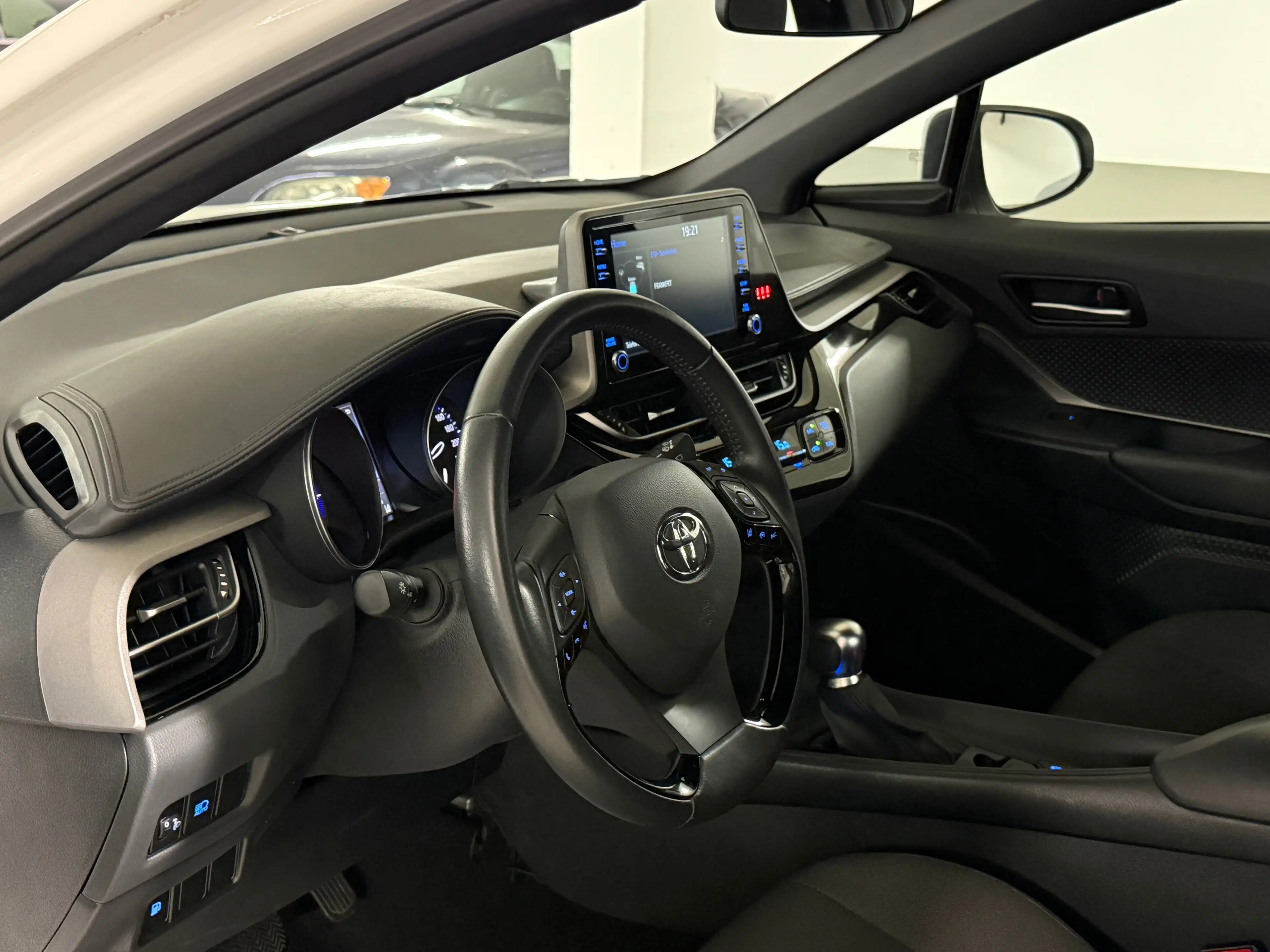 Toyota C-HR 1.8 VVT-i Hybrid Flow*AHK*Kamera*1 Hand* — photo 10