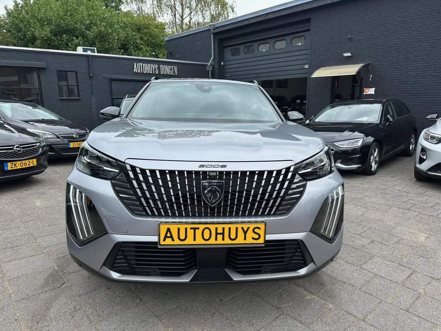 Peugeot 2008 1.2 PureTech 130 GT Aut! Navi! Leder! 360 Camera Gris - 2