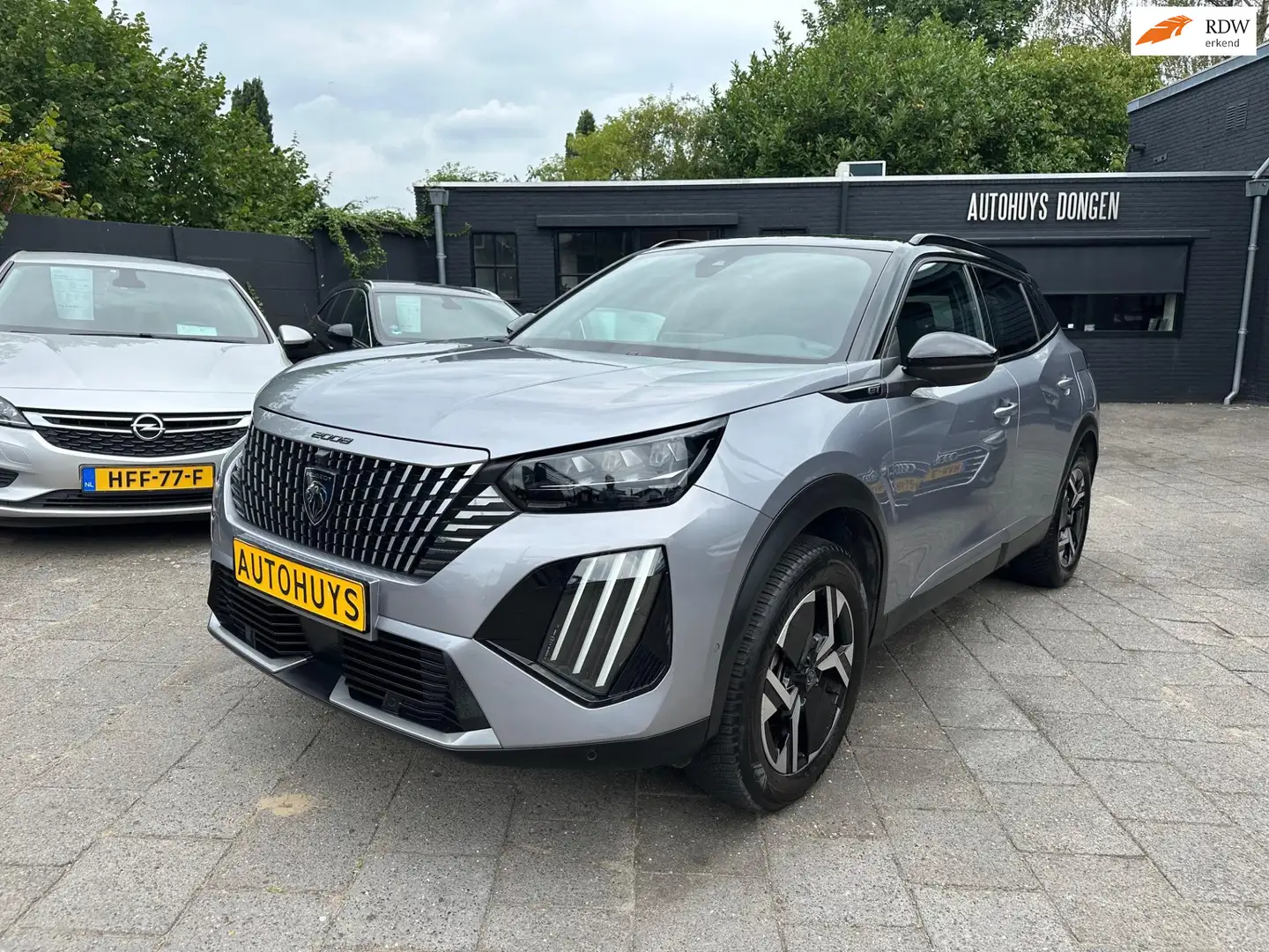 Peugeot 2008 1.2 PureTech 130 GT Aut! Navi! Leder! 360 Camera Gris - 1