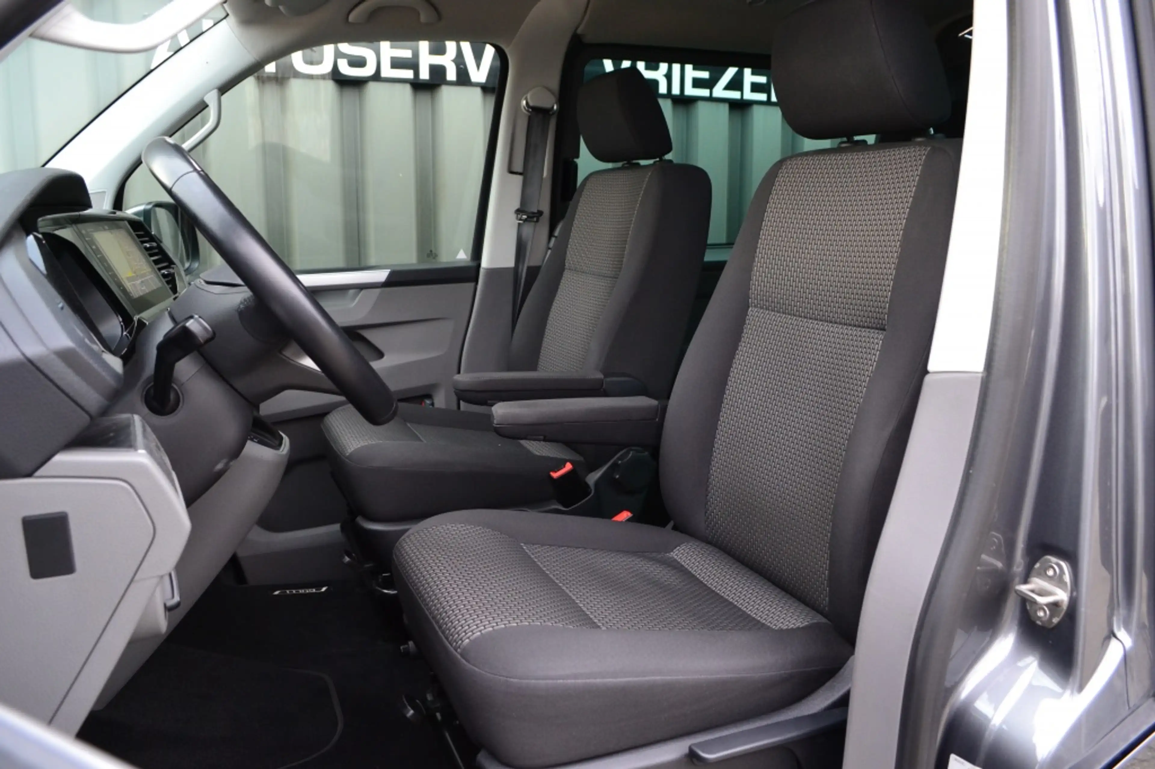 Volkswagen Transporter 2.0 TDI DSG L2H1 DC Bulli 180PK LED/Camera/20'' — photo 9