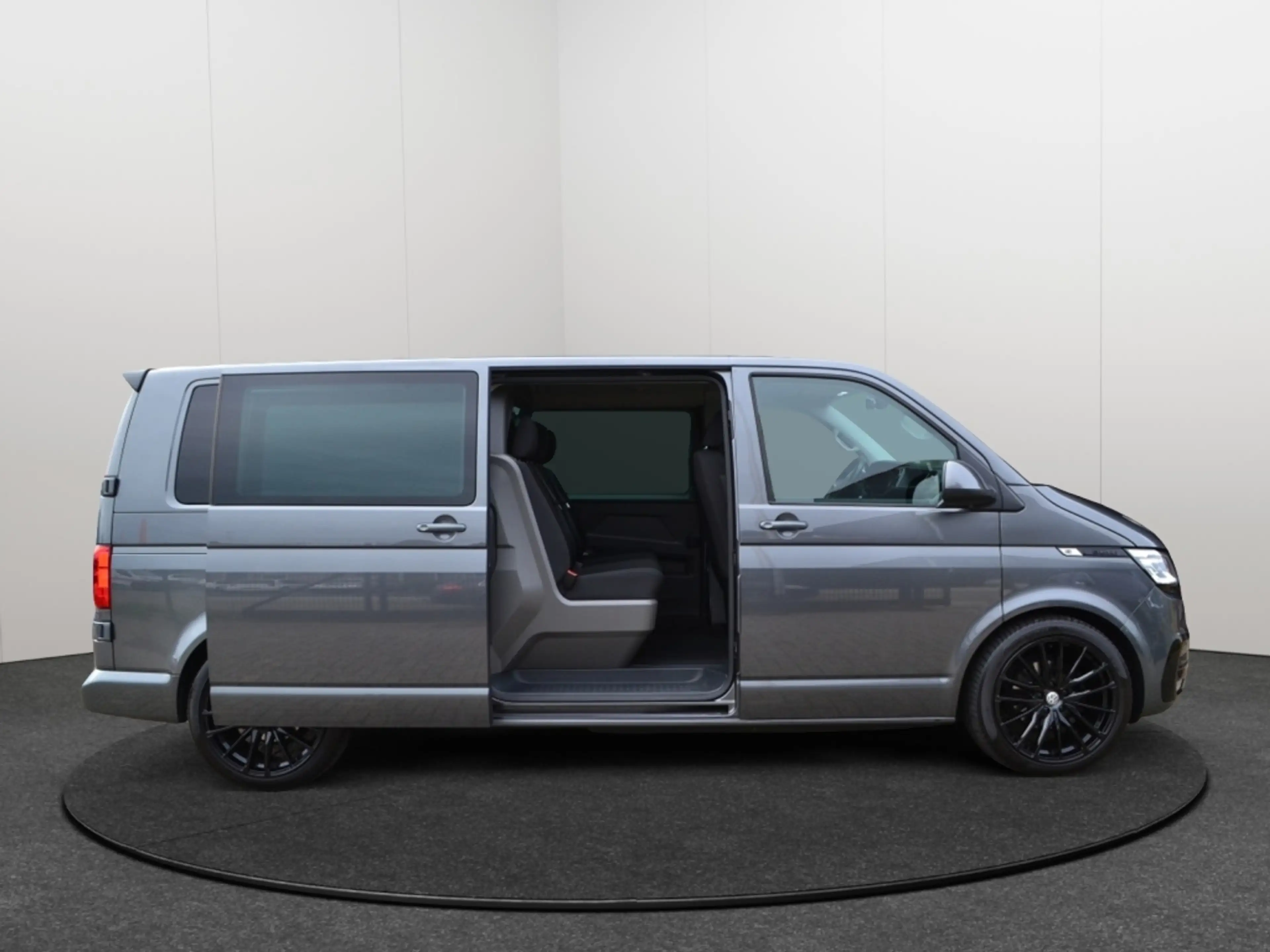 Volkswagen Transporter 2.0 TDI DSG L2H1 DC Bulli 180PK LED/Camera/20'' — photo 5