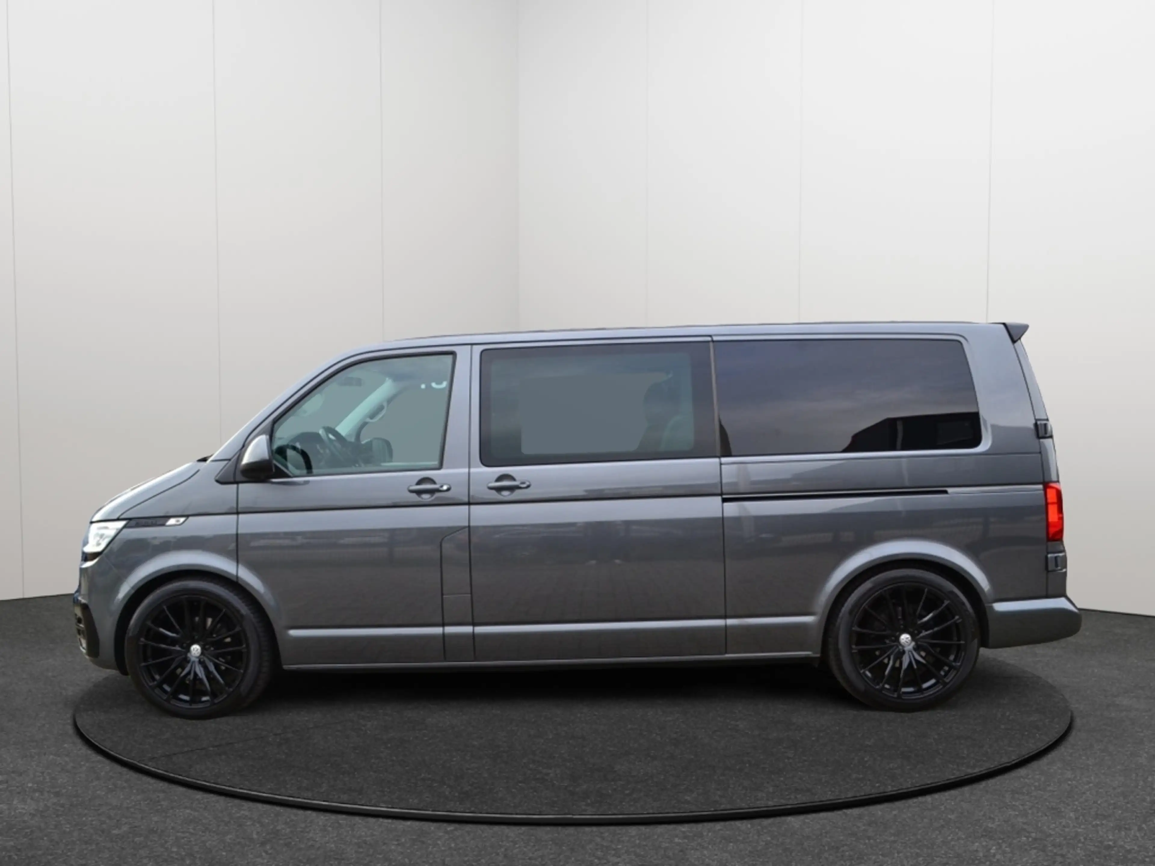 Volkswagen Transporter 2.0 TDI DSG L2H1 DC Bulli 180PK LED/Camera/20'' — photo 2