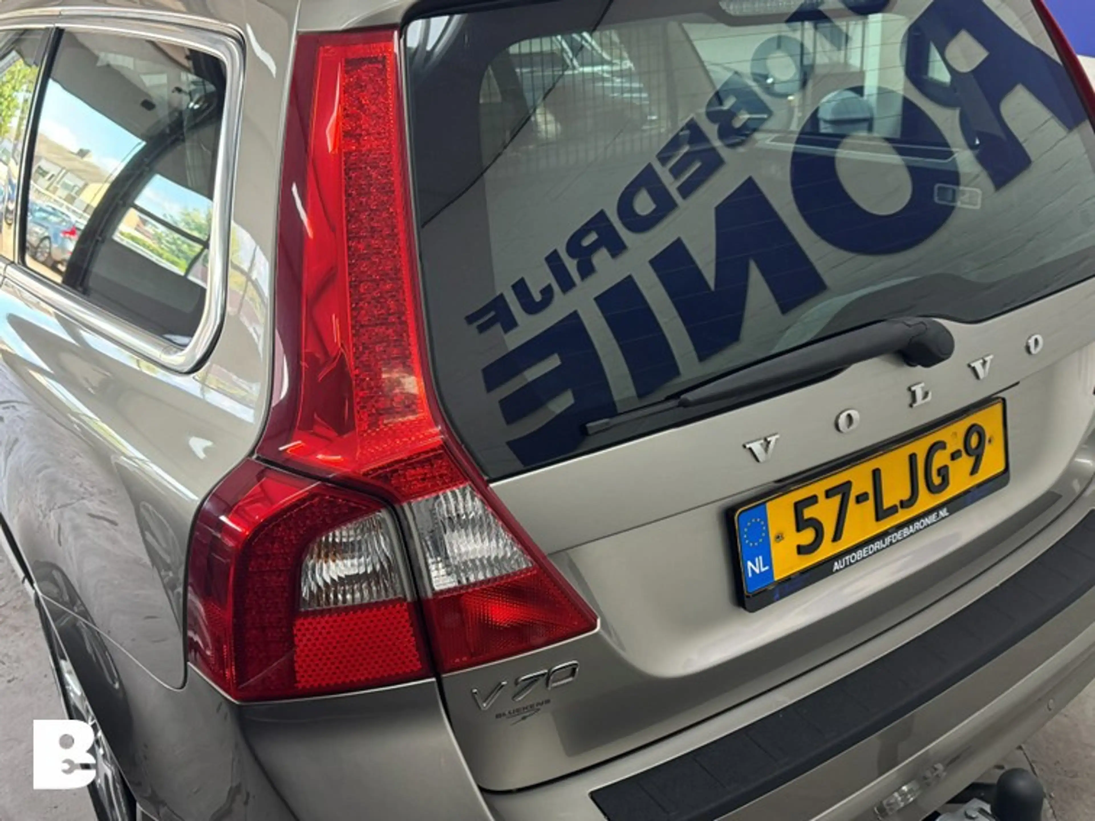 Volvo V70 2.0T Momentum — photo 12