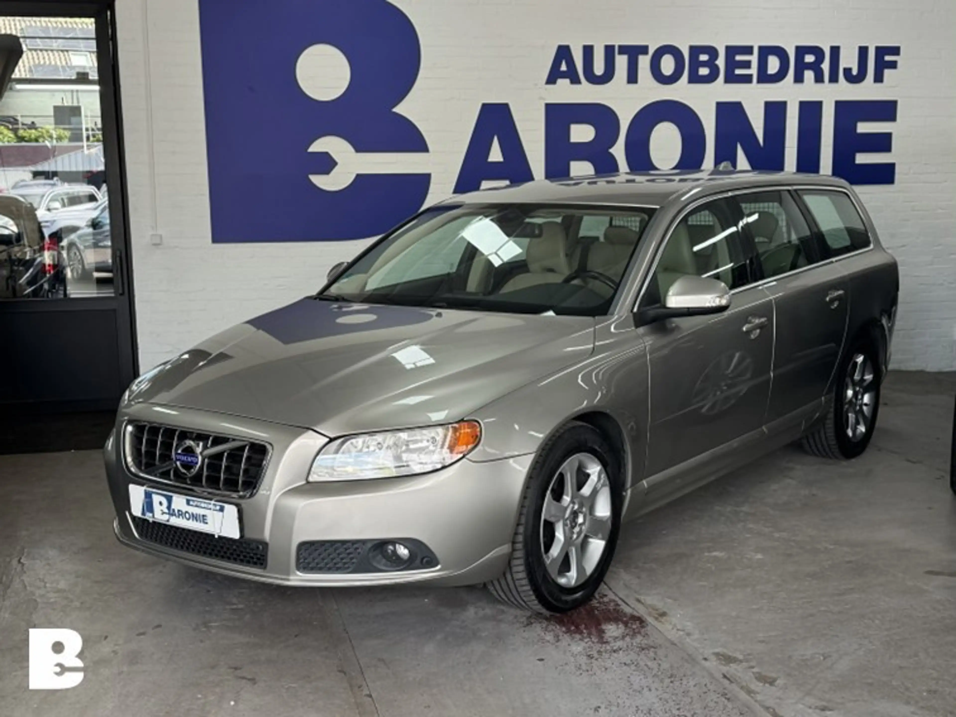 Volvo V70 2.0T Momentum — photo 3