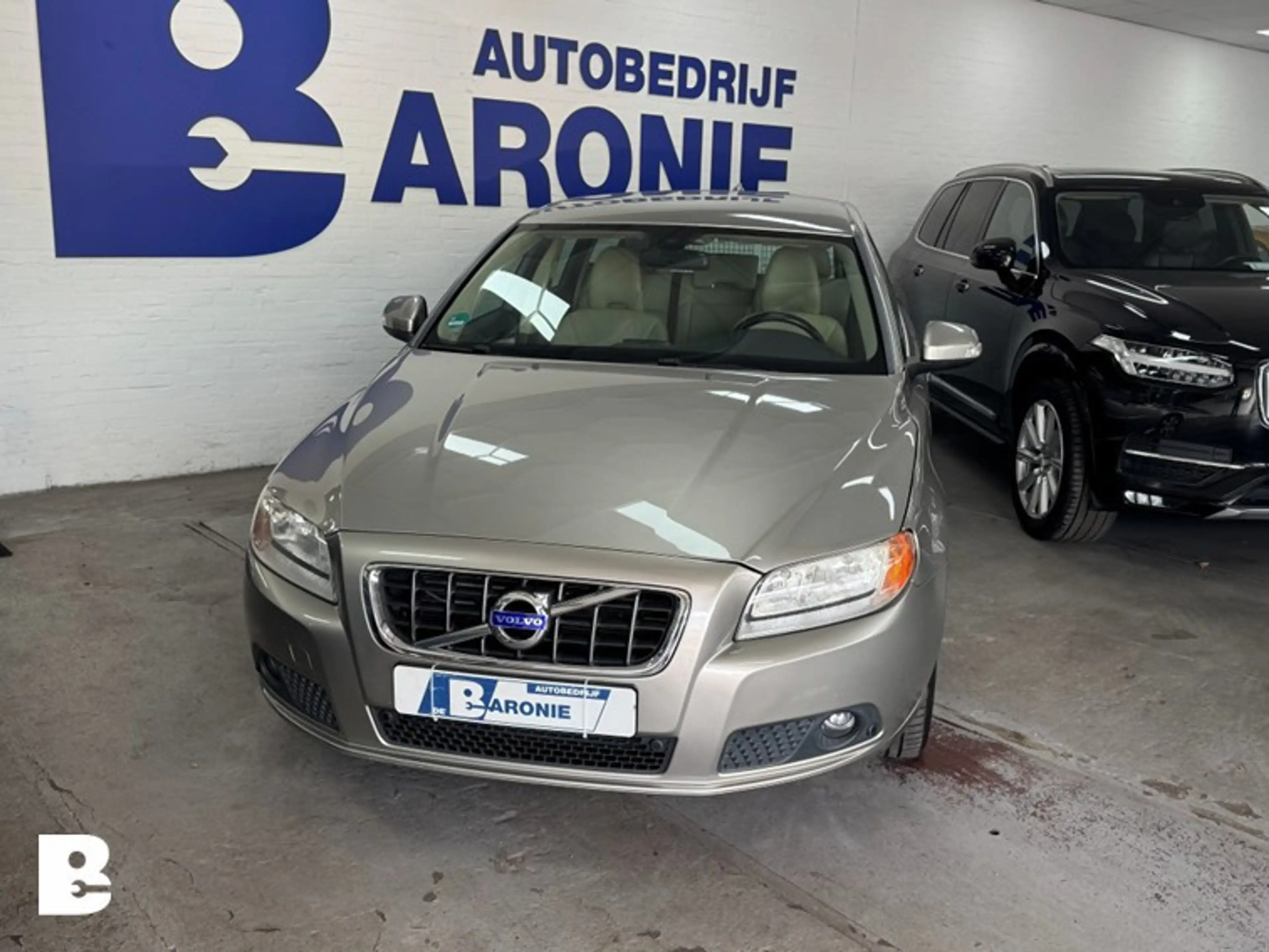 Volvo V70 2.0T Momentum — photo 4