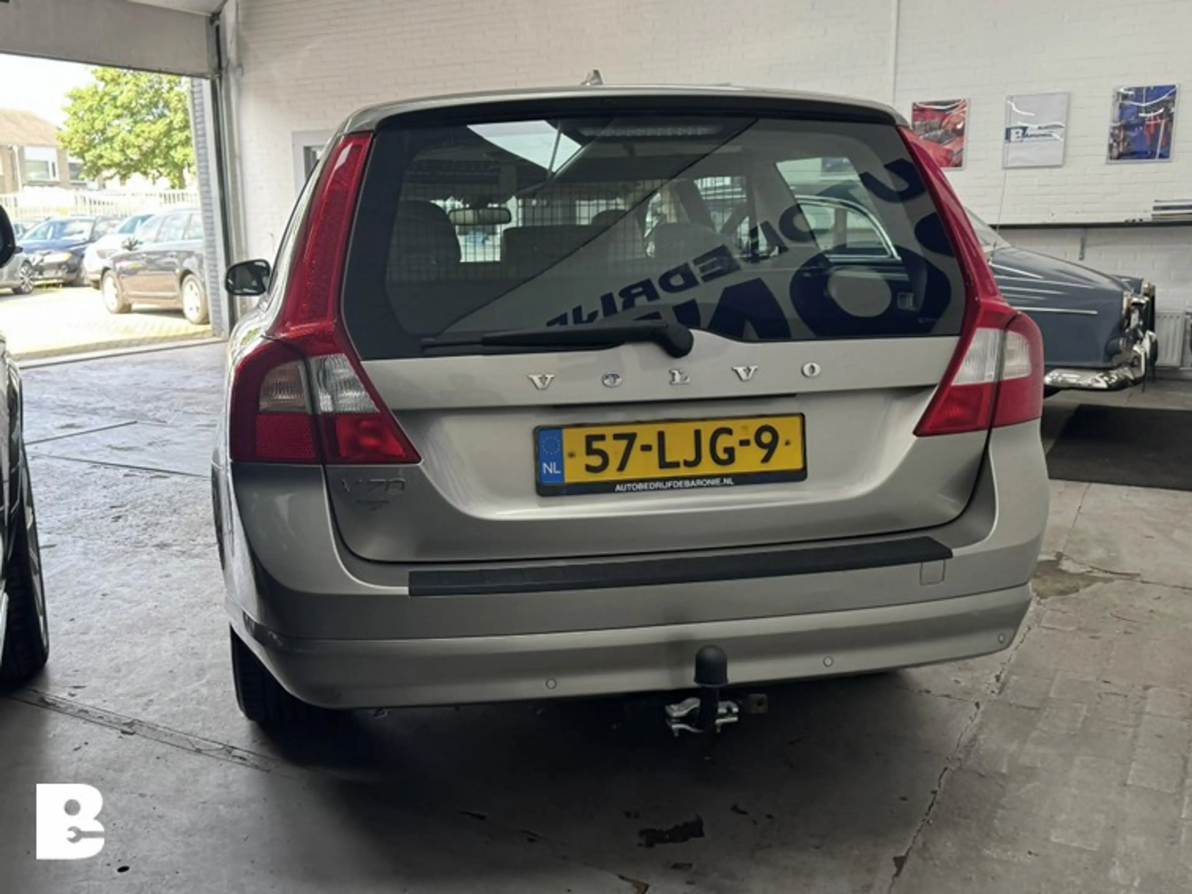Volvo V70 2.0T Momentum — photo 7