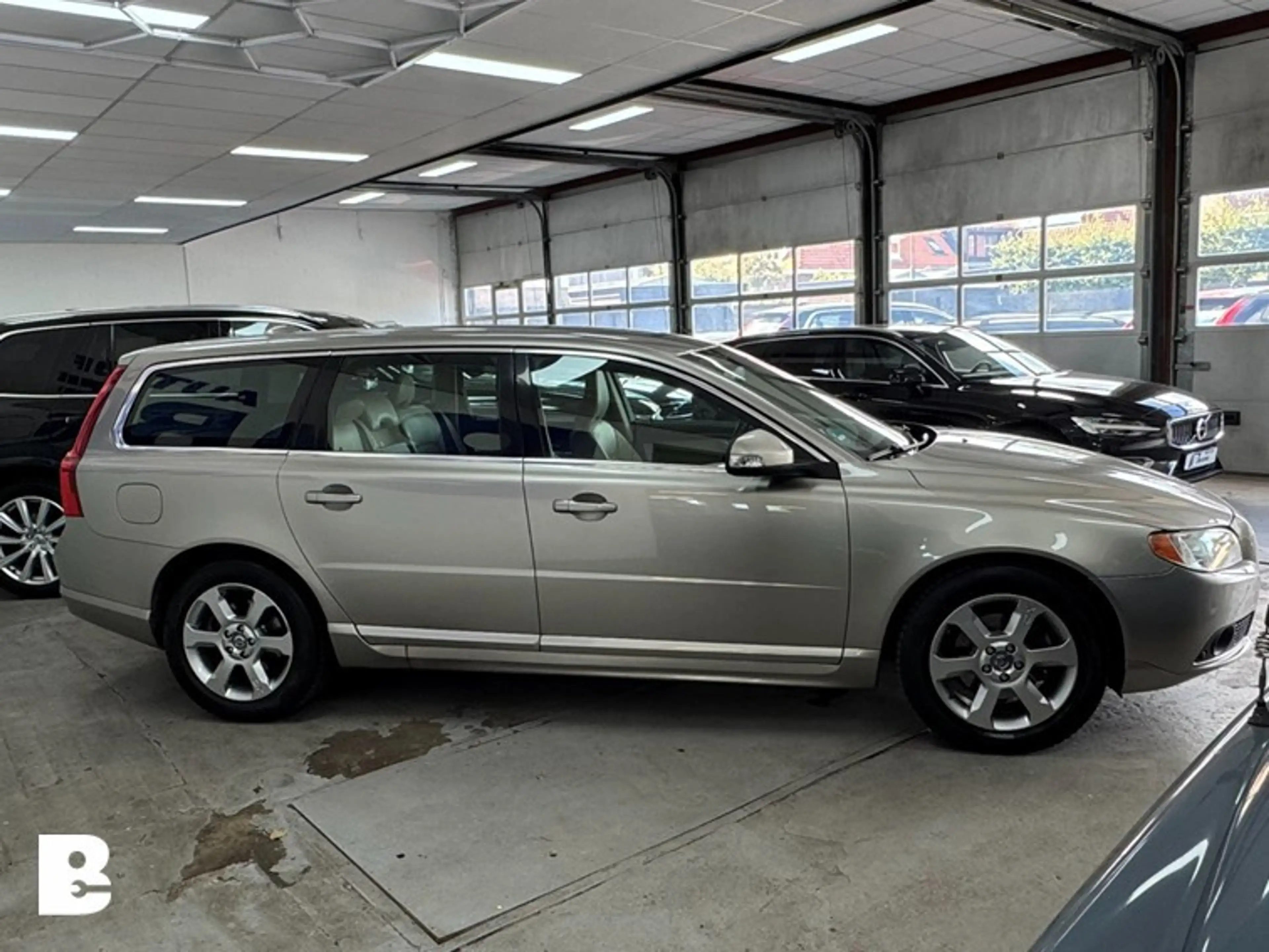 Volvo V70 2.0T Momentum — photo 6