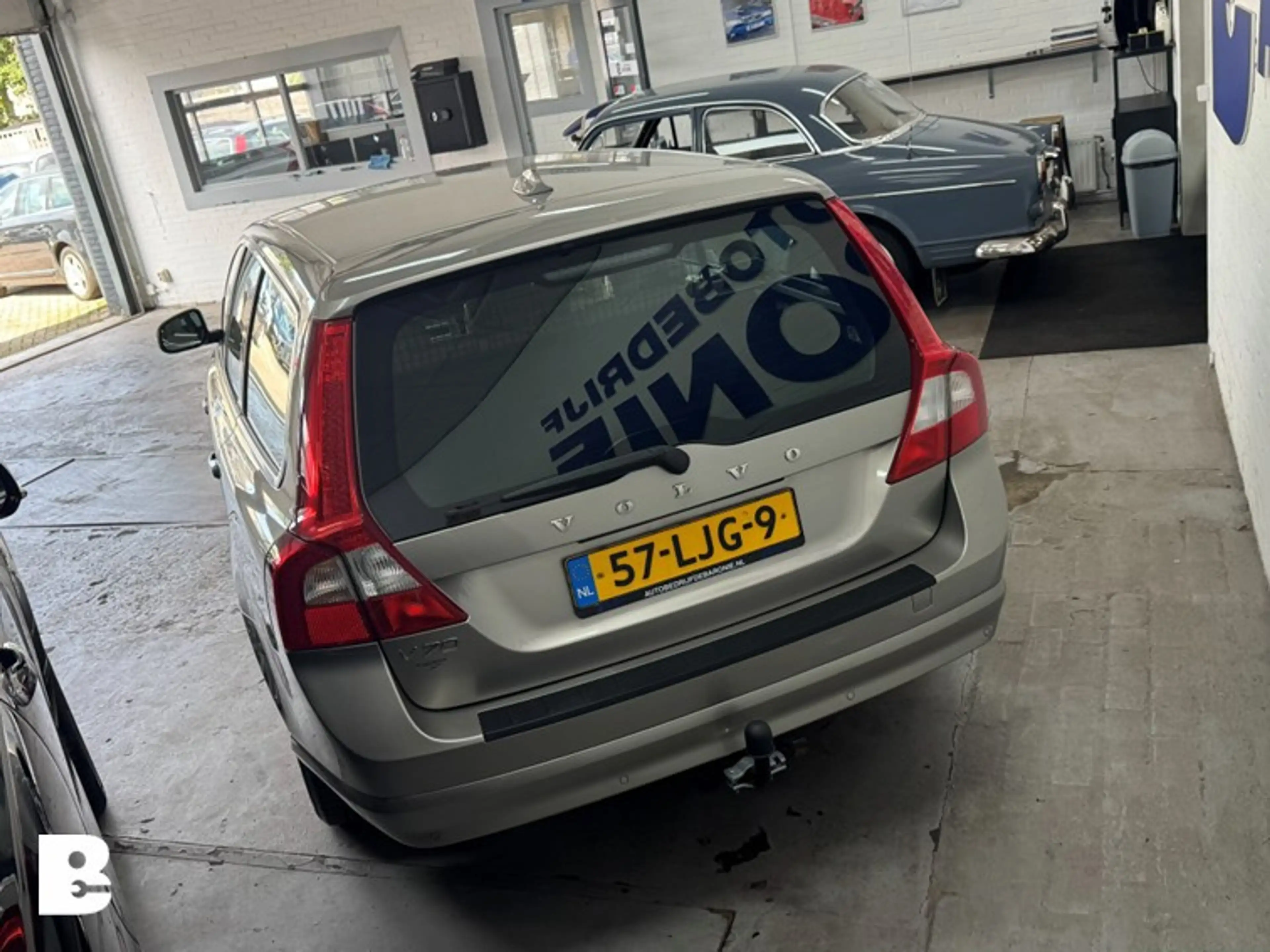 Volvo V70 2.0T Momentum — photo 8