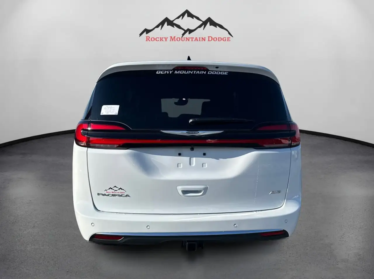 Chrysler Pacifica снимка Chrysler Pacifica