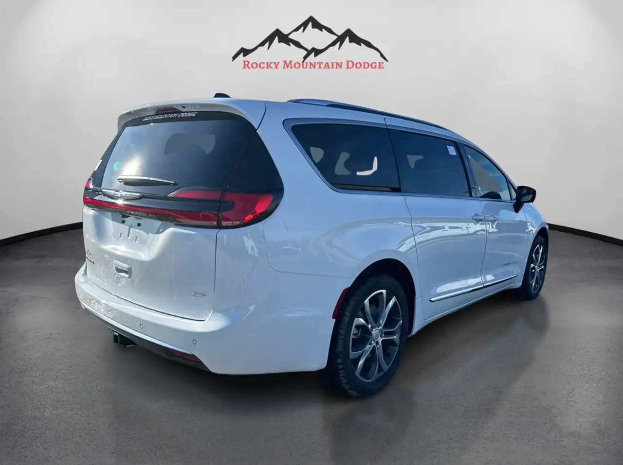 Chrysler Pacifica снимка Chrysler Pacifica