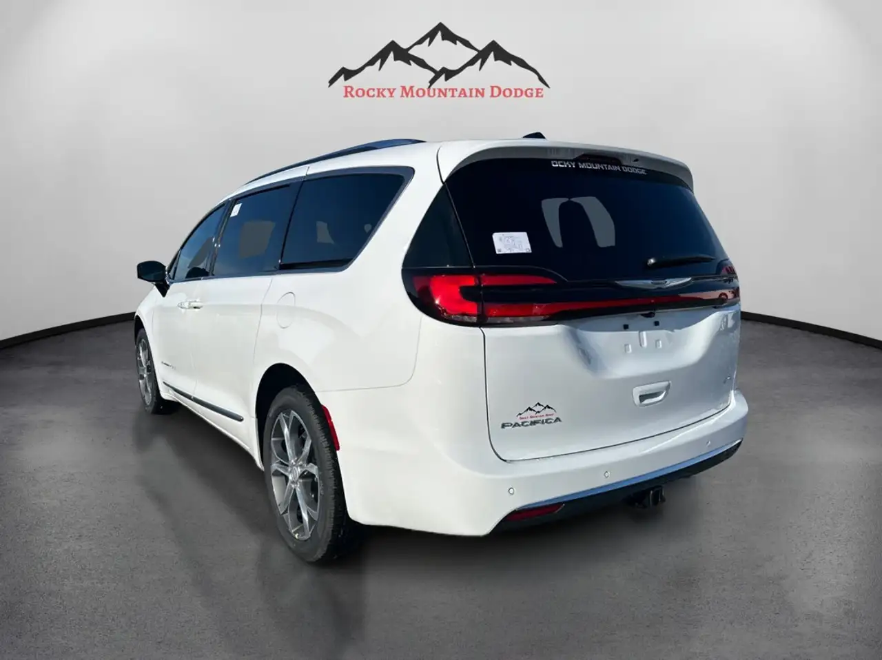 Chrysler Pacifica снимка Chrysler Pacifica