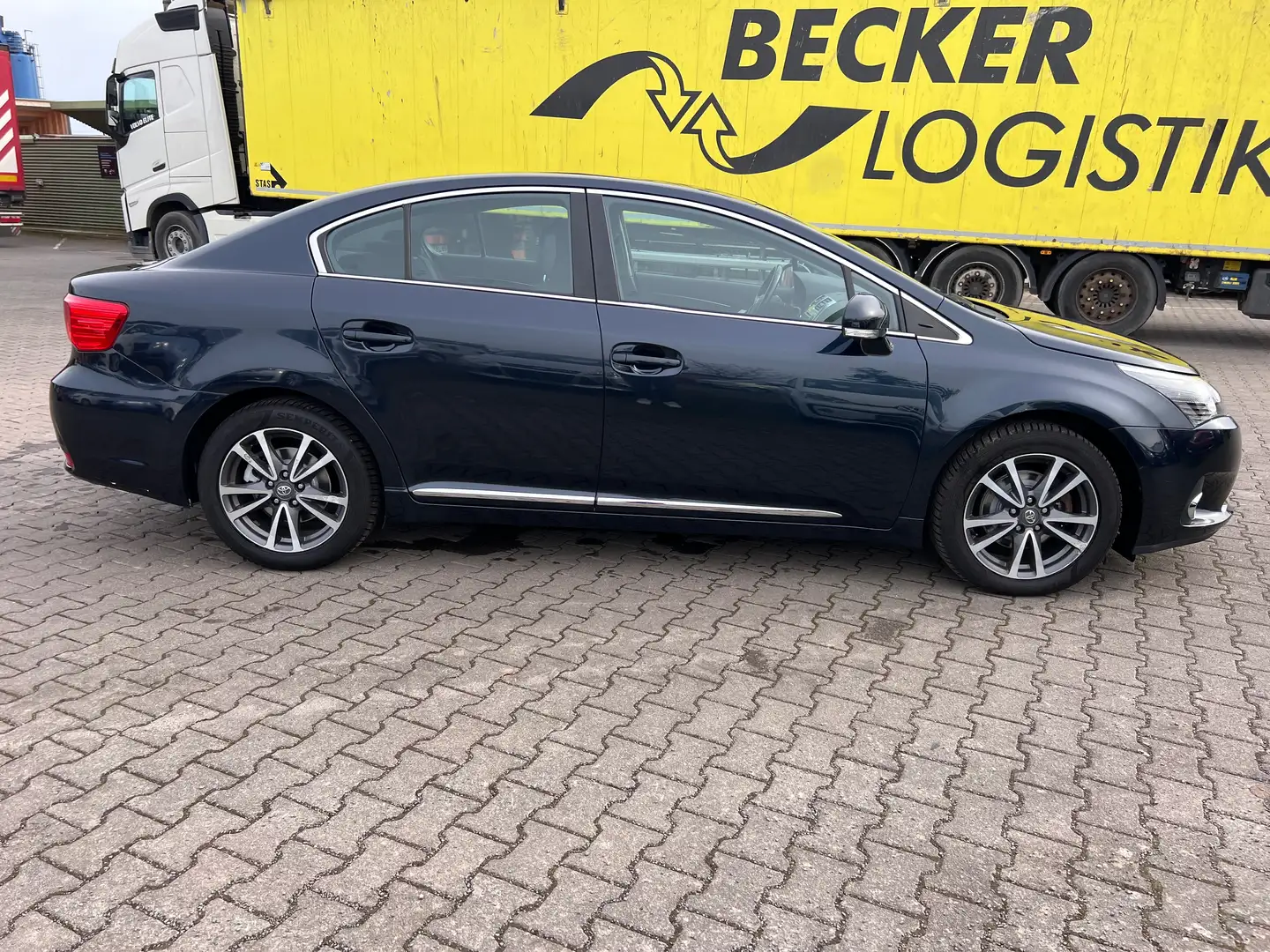 Toyota Avensis Life 2.0 hdi Gris - 2