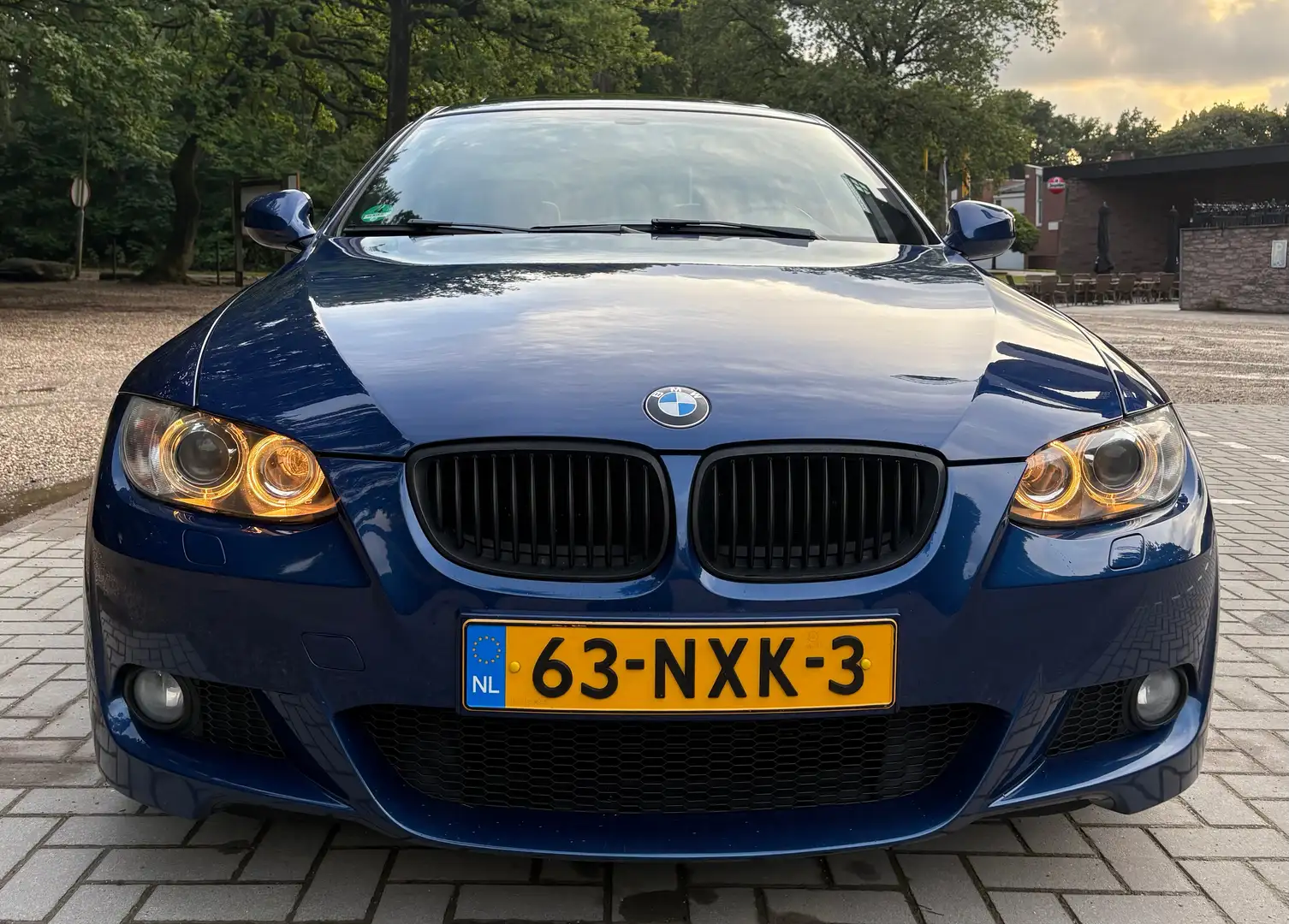BMW 320 BMW 320i Coupé E92 | M pakket | 18 inch velgen Blauw - 1