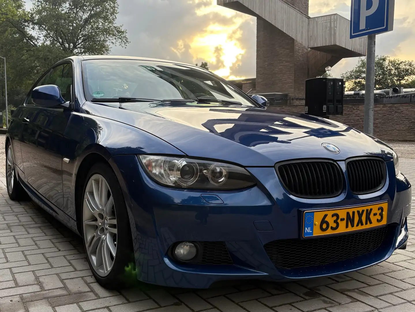 BMW 320 BMW 320i Coupé E92 | M pakket | 18 inch velgen Blauw - 2