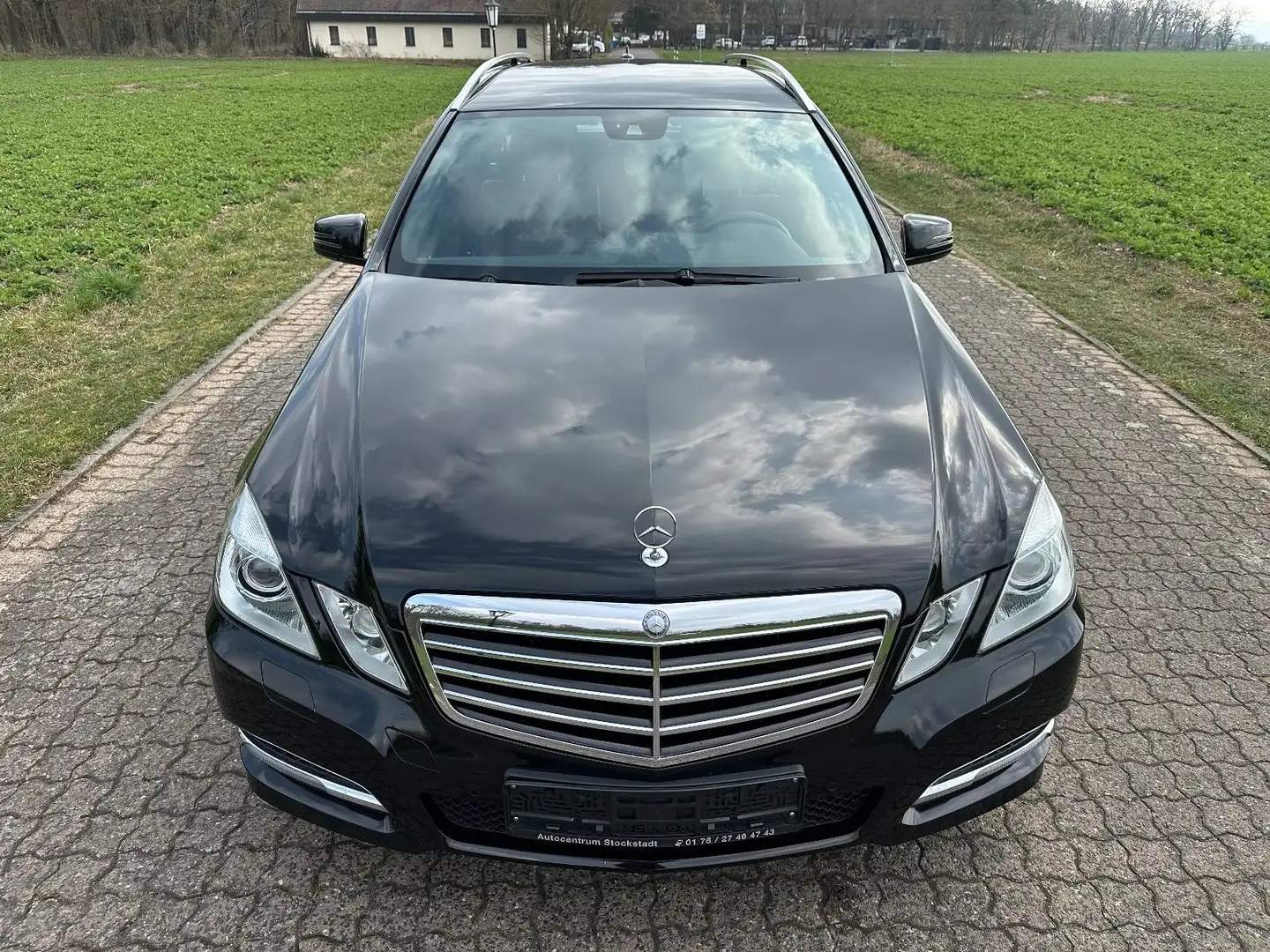 Mercedes-Benz E 220 E 220 T CDI DPF BlueEFFICIENCY AutomatikElegance Noir - 1