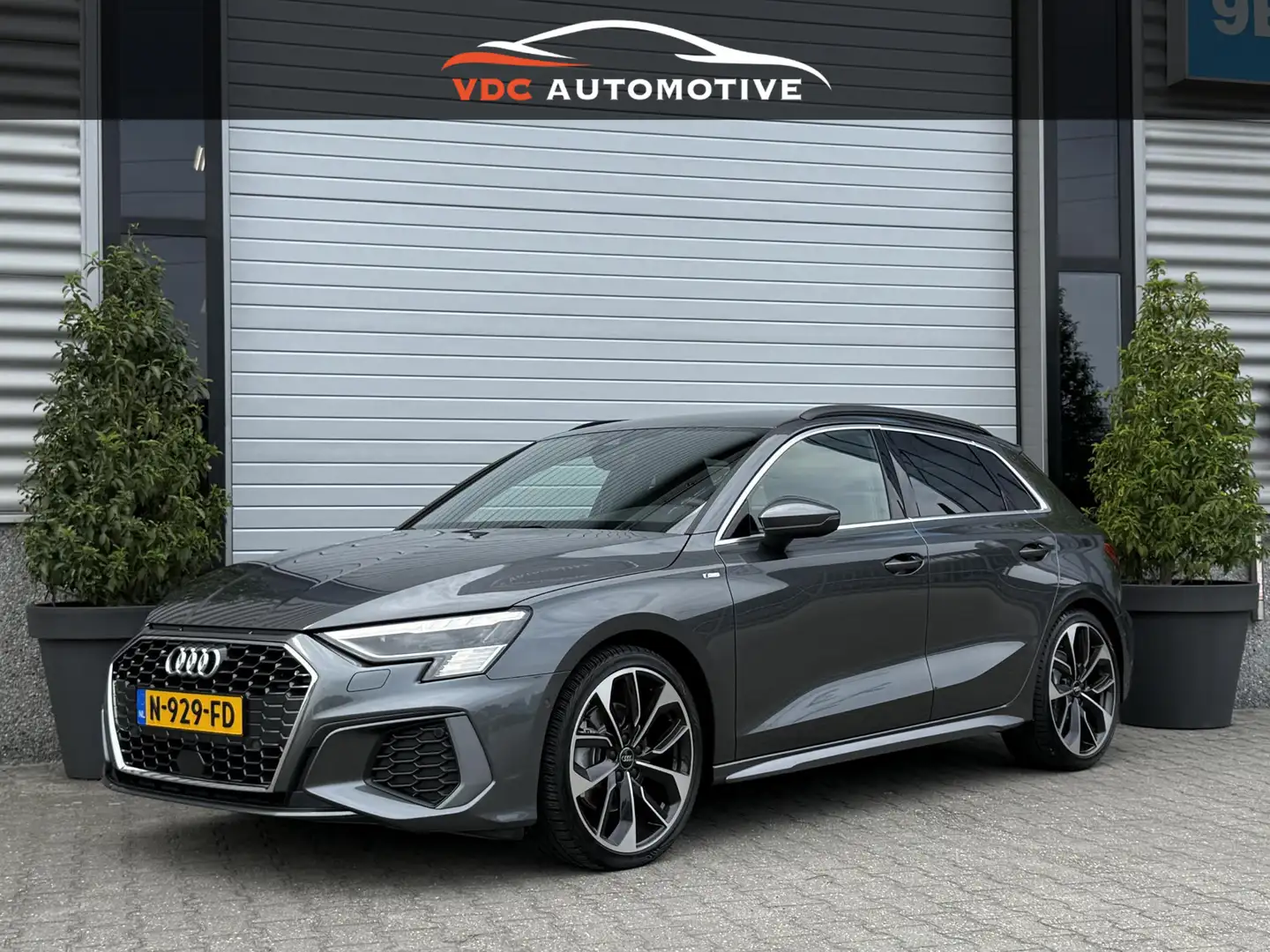 Audi A3 Sportback 35 TFSI S Edition Virtual Cockpit | Bang Grijs - 1