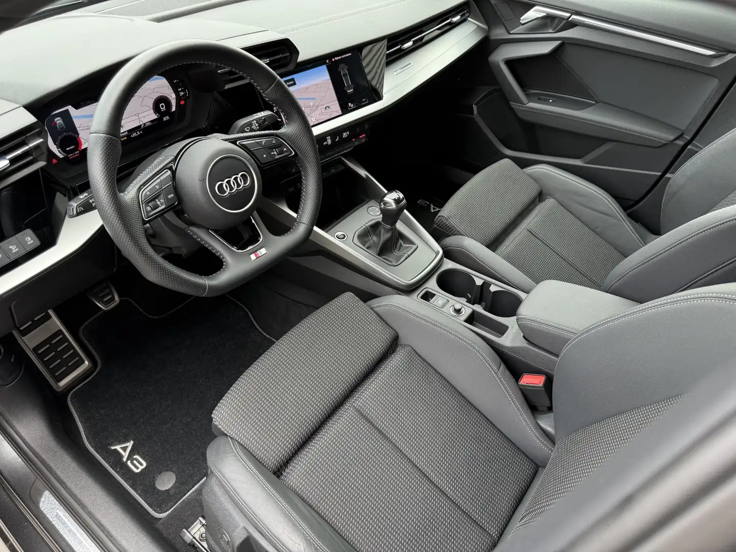Audi A3 Sportback 35 TFSI S Edition Virtual Cockpit | Bang Grijs - 2