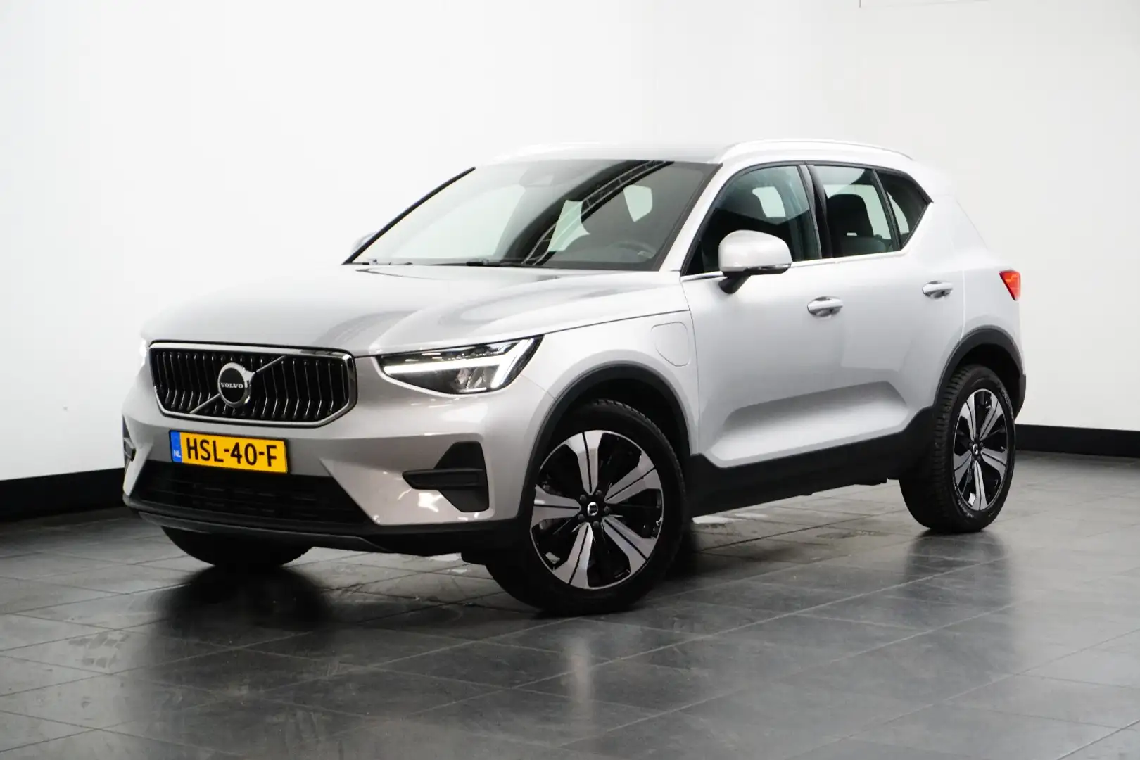 Volvo XC40 Recharge T5 Core Bright | Cruise Control | Keyless Grijs - 1