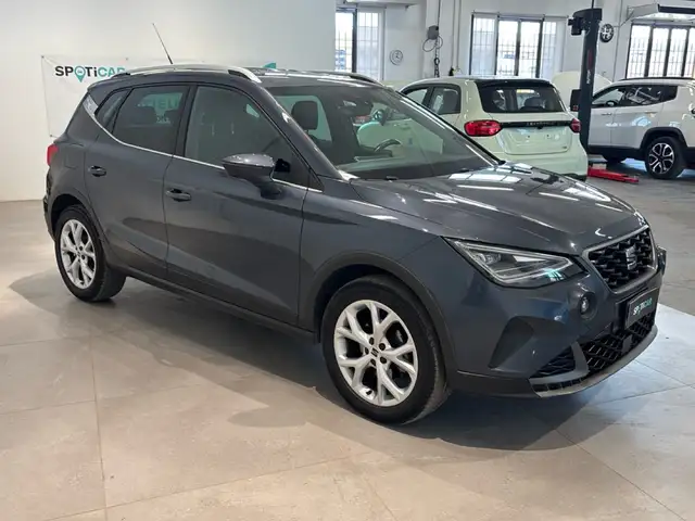 SEAT Arona view 3