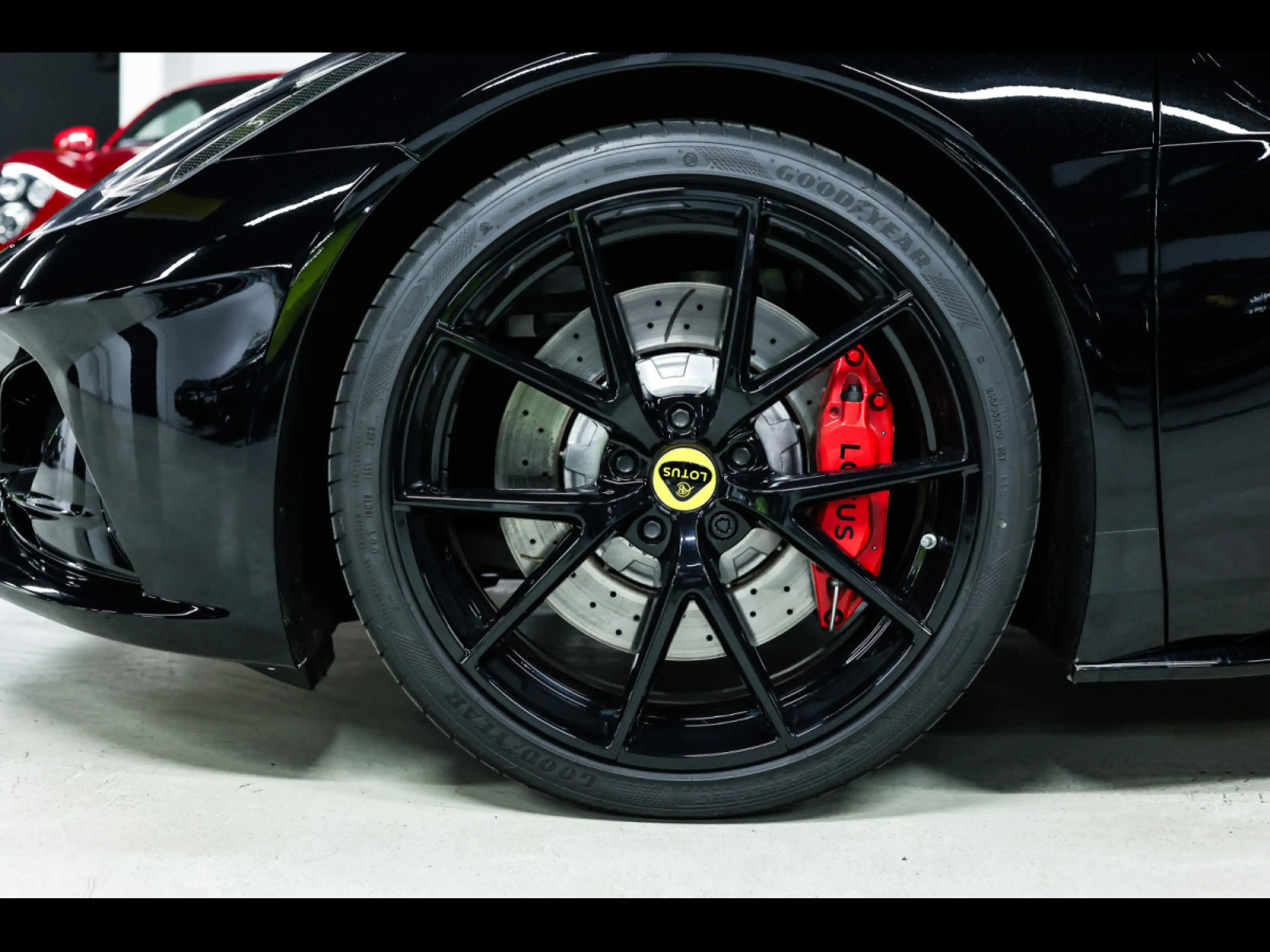 Lotus Emira I4 DCT FIRST EDITION°BLACK PACK°KAM°KEF°CARPLAY — photo 8
