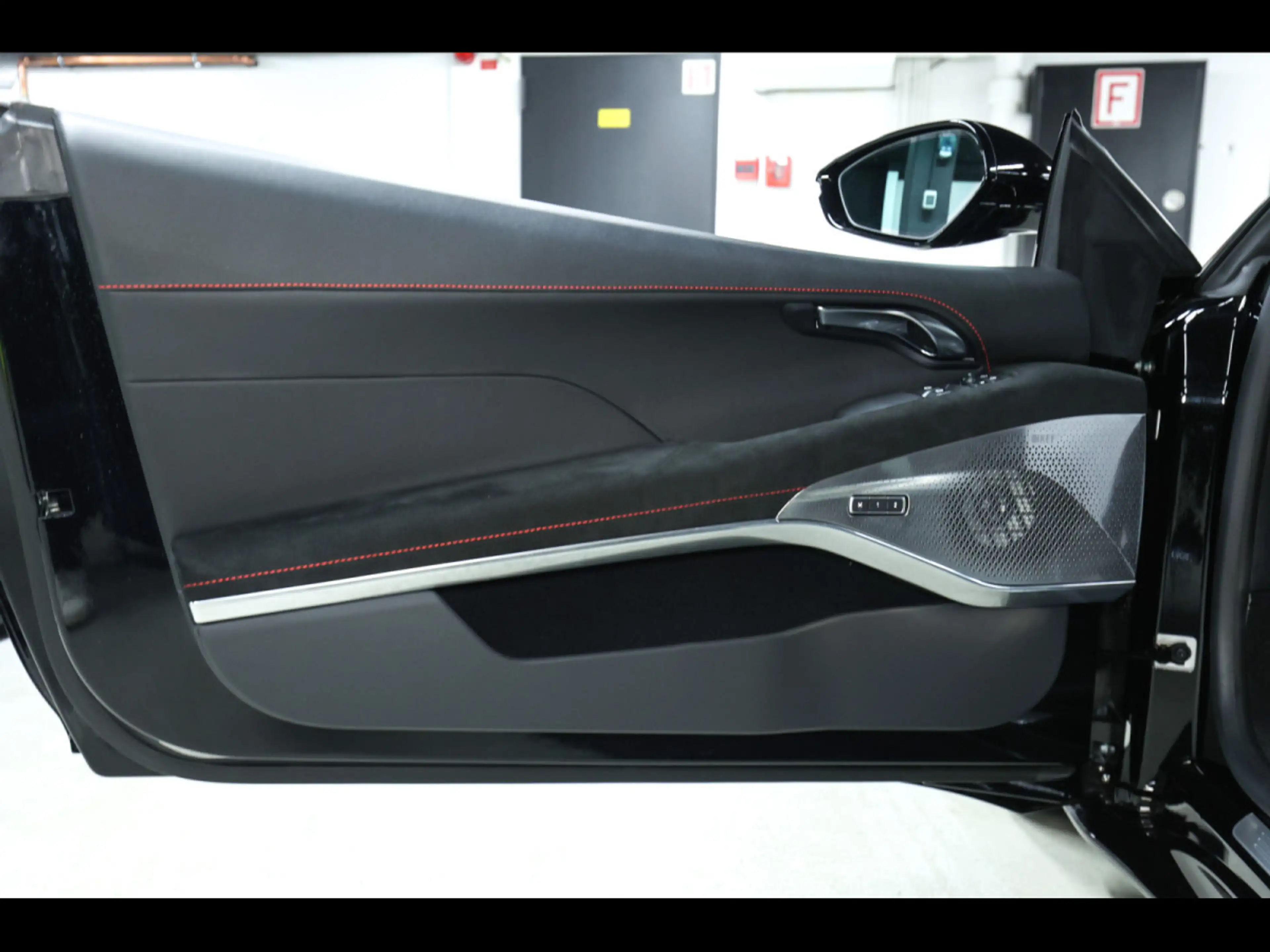 Lotus Emira I4 DCT FIRST EDITION°BLACK PACK°KAM°KEF°CARPLAY — photo 9