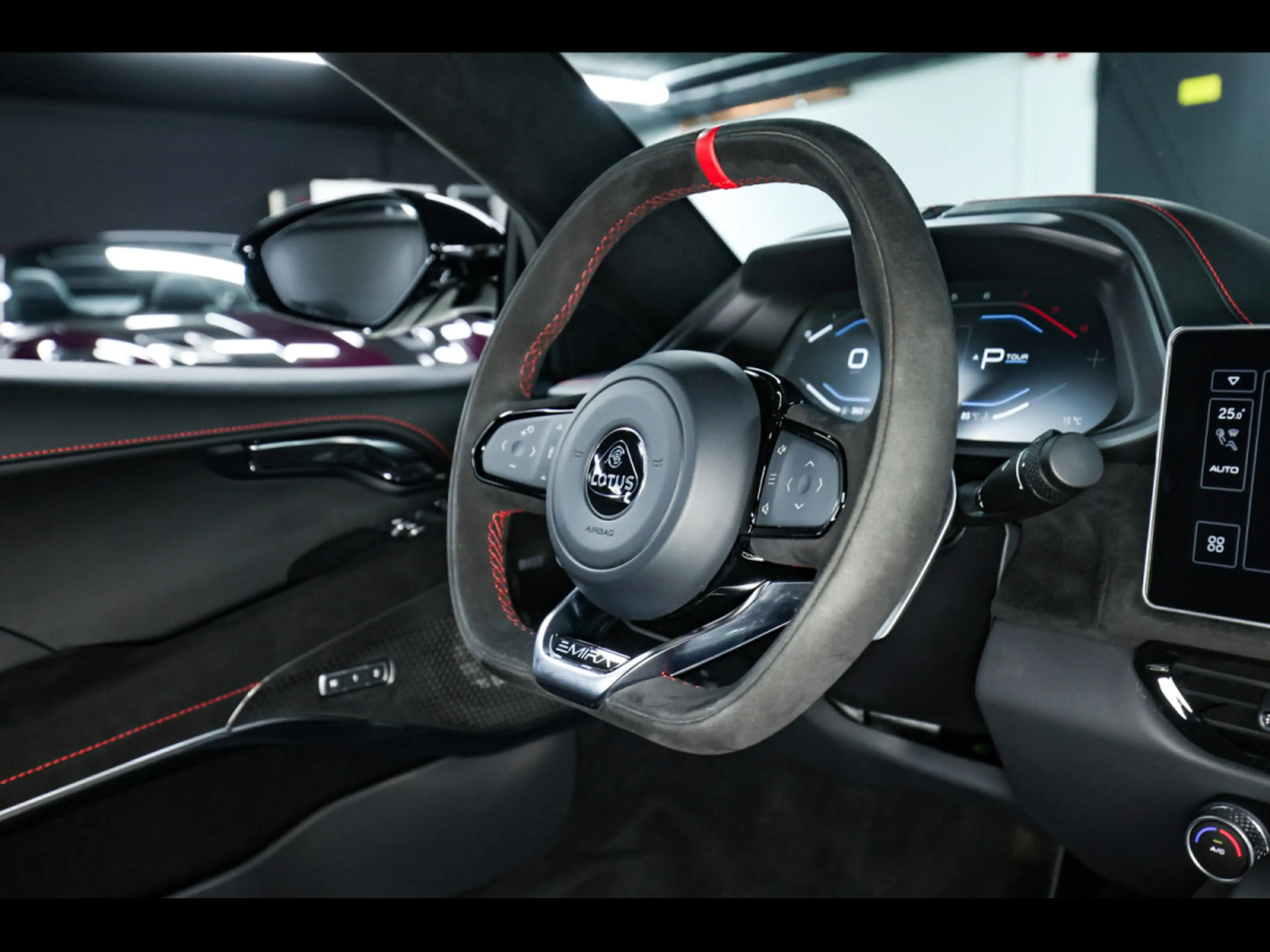 Lotus Emira I4 DCT FIRST EDITION°BLACK PACK°KAM°KEF°CARPLAY — photo 12