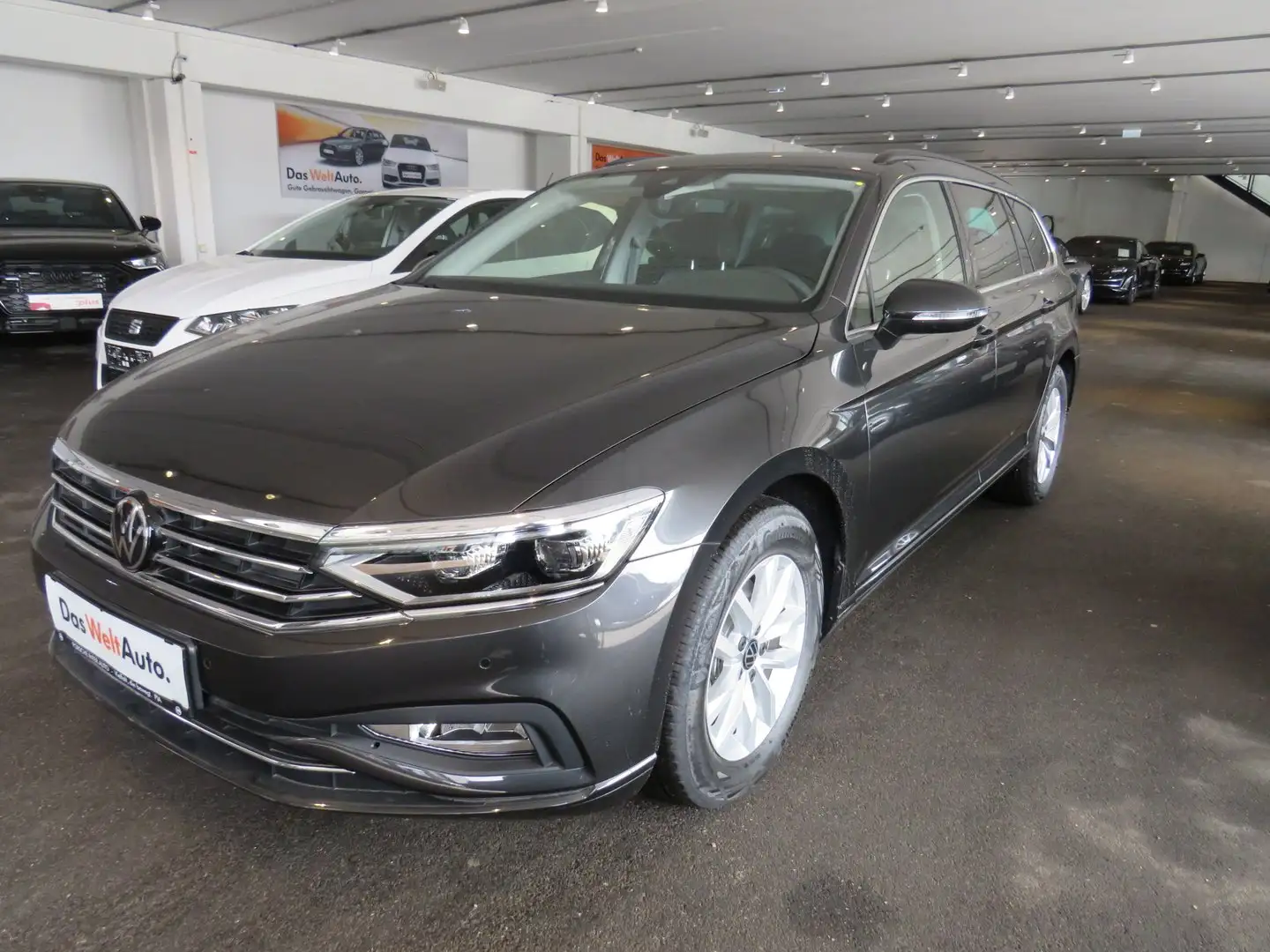 Volkswagen Passat Variant Business TDI Grau - 1