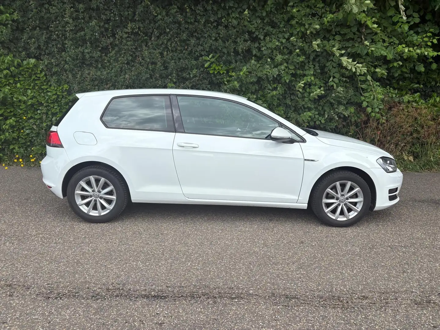 Volkswagen Golf 1.2 TSI Trendline Wit - 1