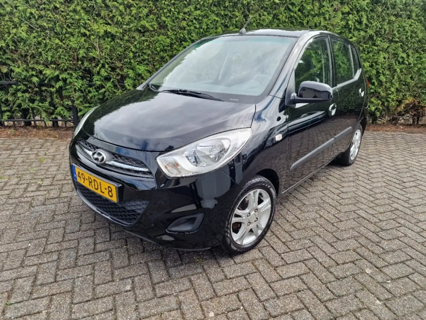 Hyundai i10 1.1 i-Drive Cool: Airco, Nieuwe APK, lage km stand Zwart - 1