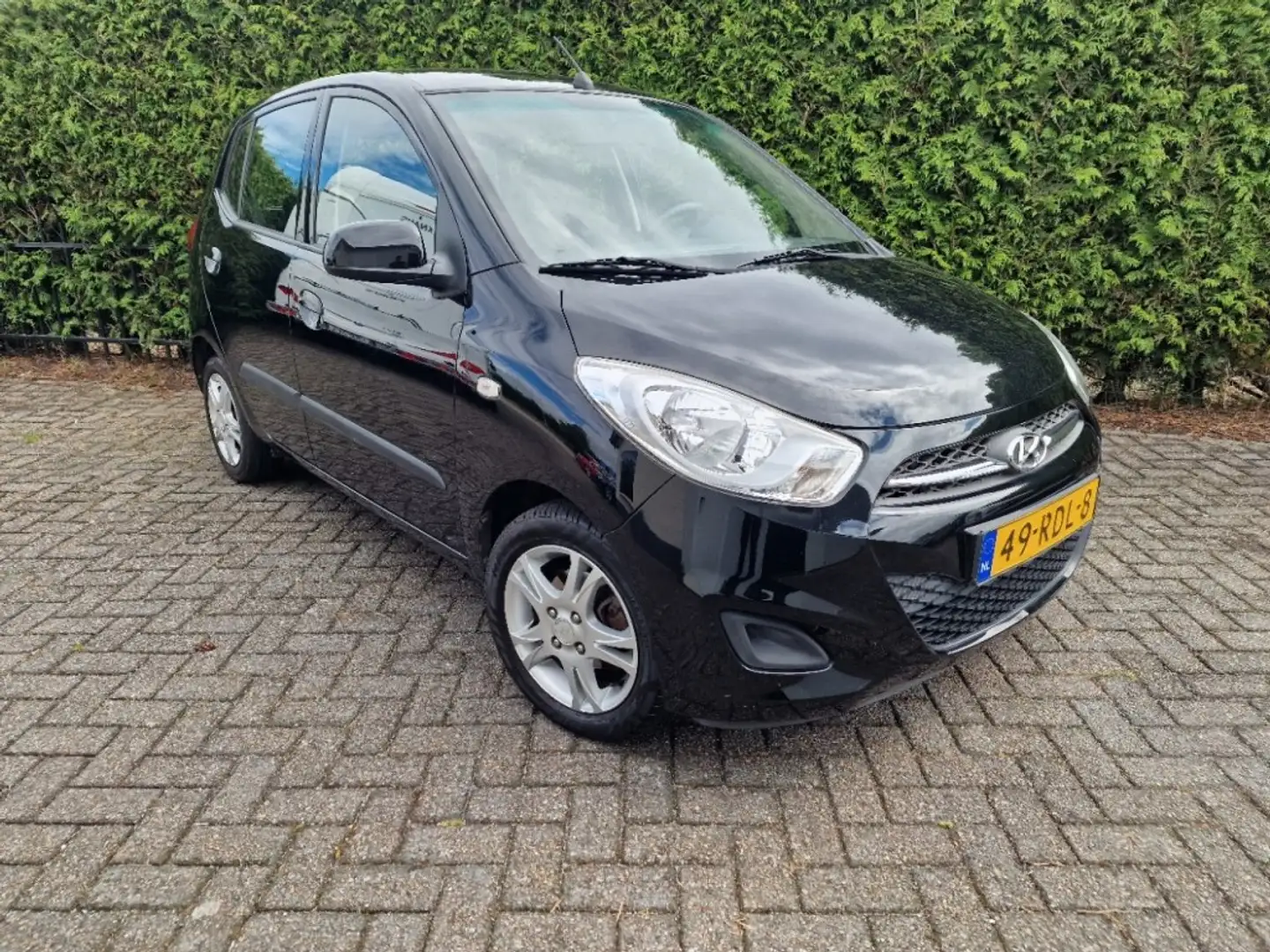 Hyundai i10 1.1 i-Drive Cool: Airco, Nieuwe APK, lage km stand Zwart - 2