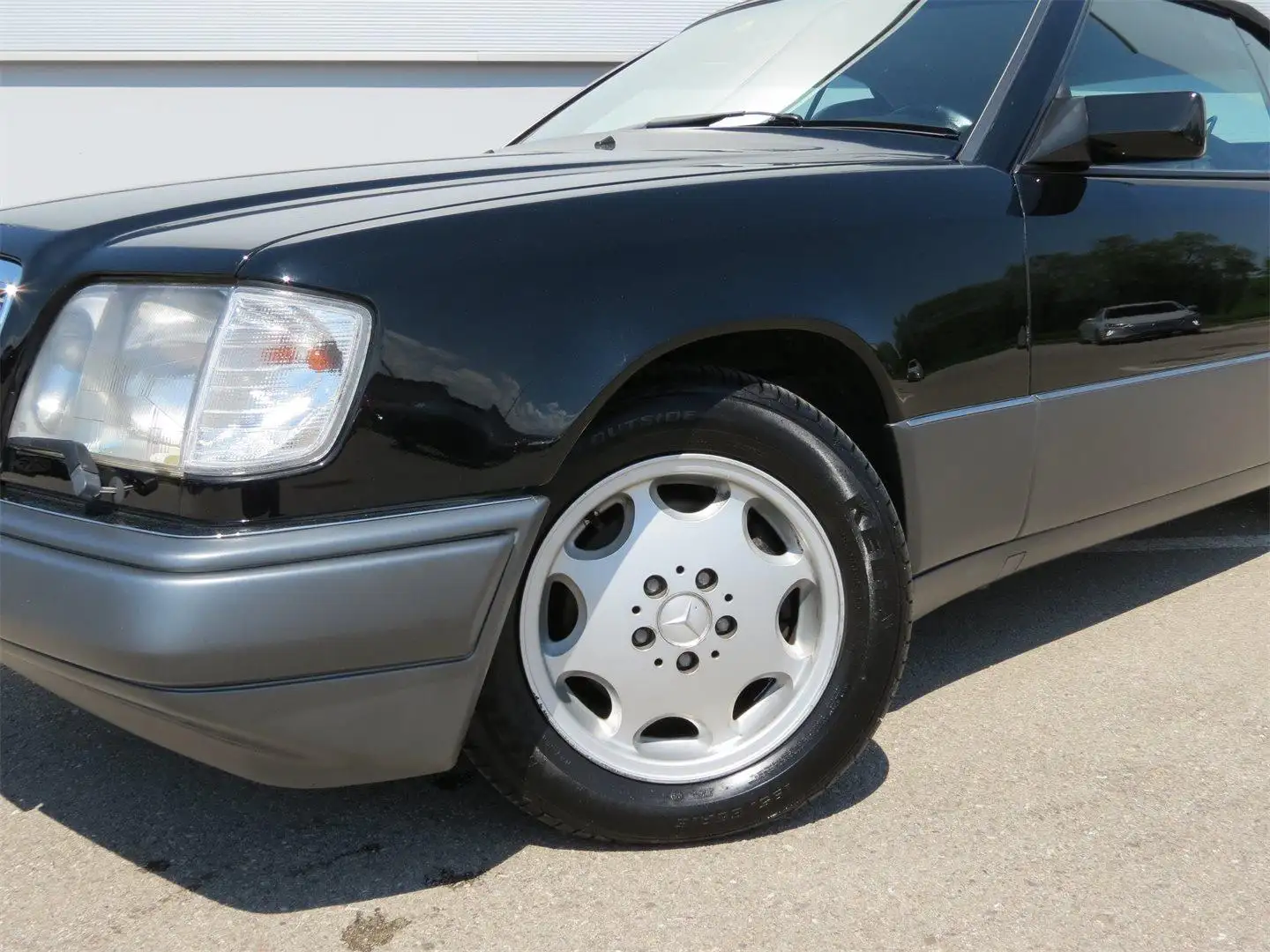 Mercedes-Benz E 220 Cabrio W124 Leder Alarmanlage Klima SItzhzg. Noir - 2