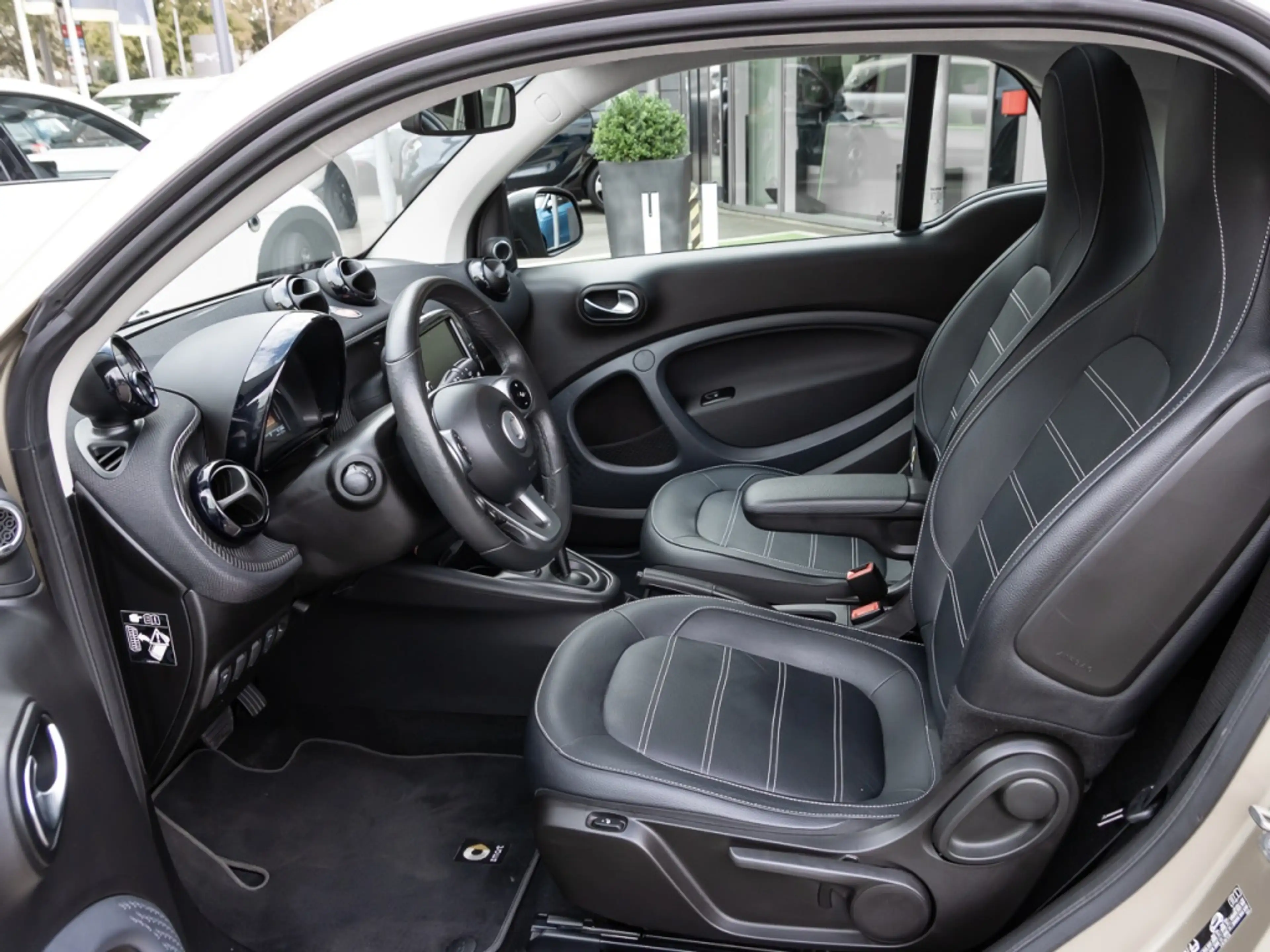 smart forTwo EQ prime *LED*Cam*Navi*JBL*Pano*PDC*Leder — photo 6