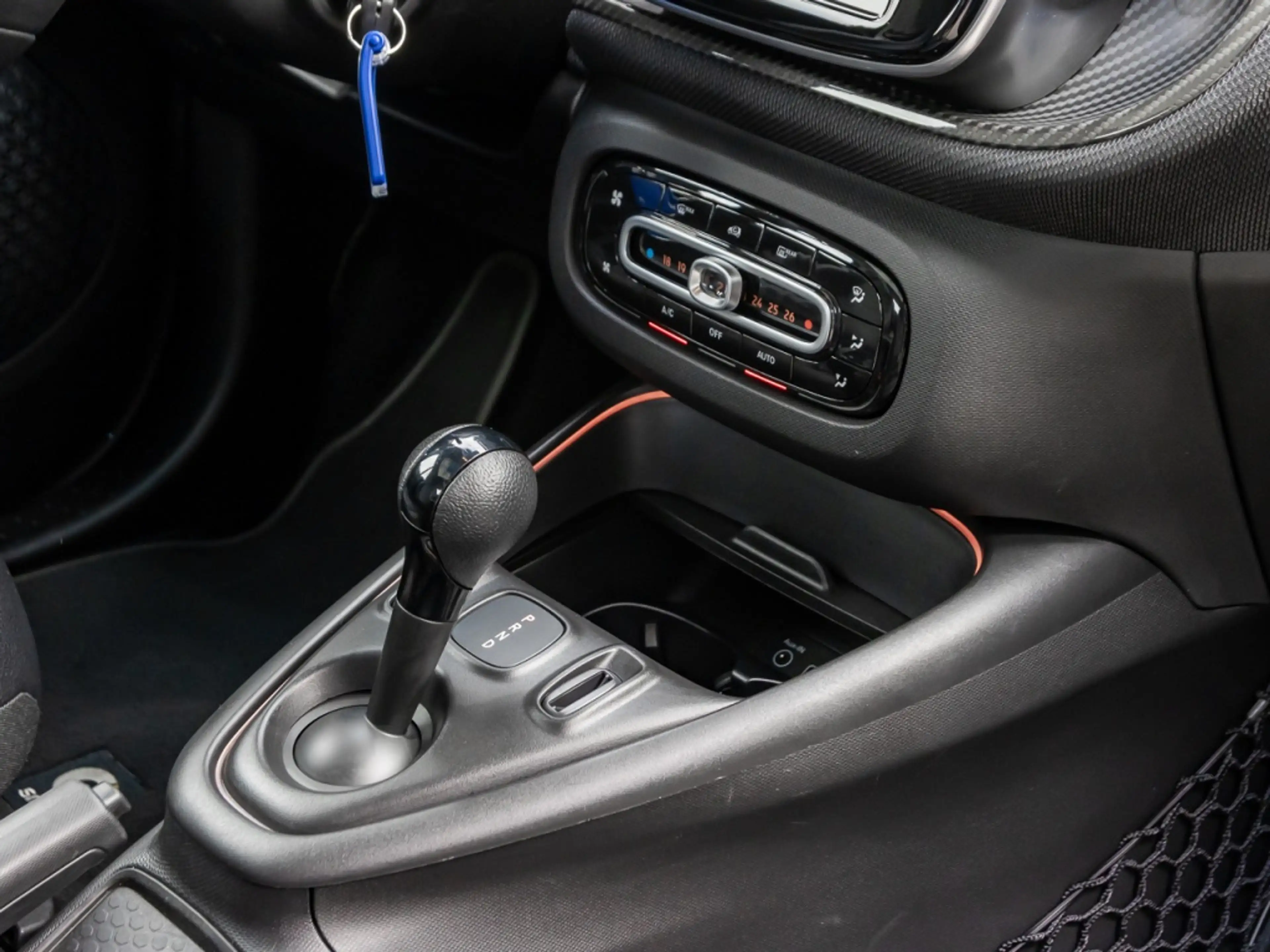 smart forTwo EQ prime *LED*Cam*Navi*JBL*Pano*PDC*Leder — photo 11
