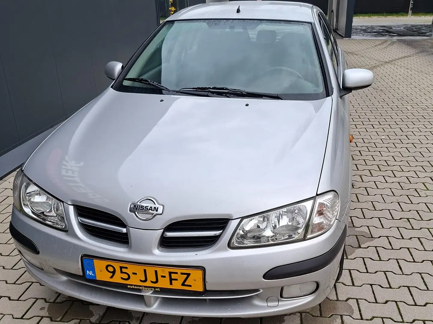 Nissan Almera Almera 1.5 Comfort Срібний - 2