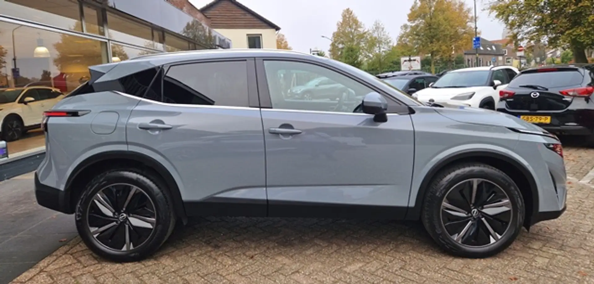 Nissan Qashqai 1.3 158PK DIG-Turbo Mild-Hybrid X-Tronic A/T Tekna Grijs - 2