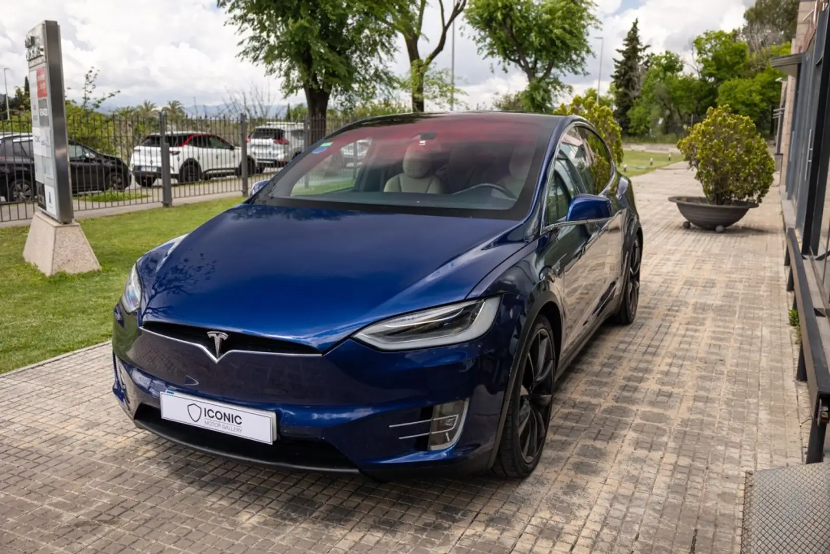 Tesla Model X P90D AWD Blau - 2