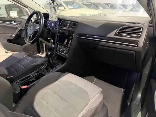 Volkswagen Golf view 11