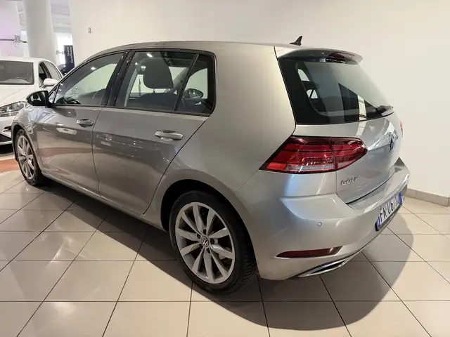 Volkswagen Golf view 3