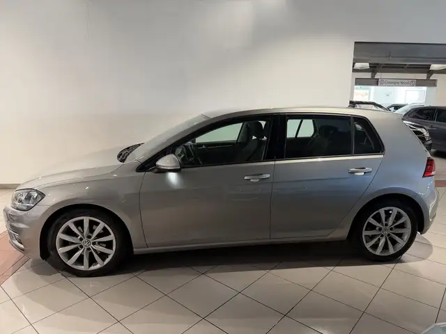 Volkswagen Golf view 2