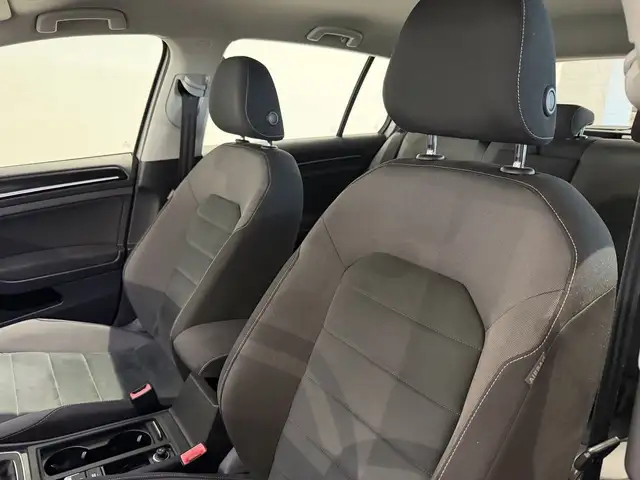 Volkswagen Golf view 9