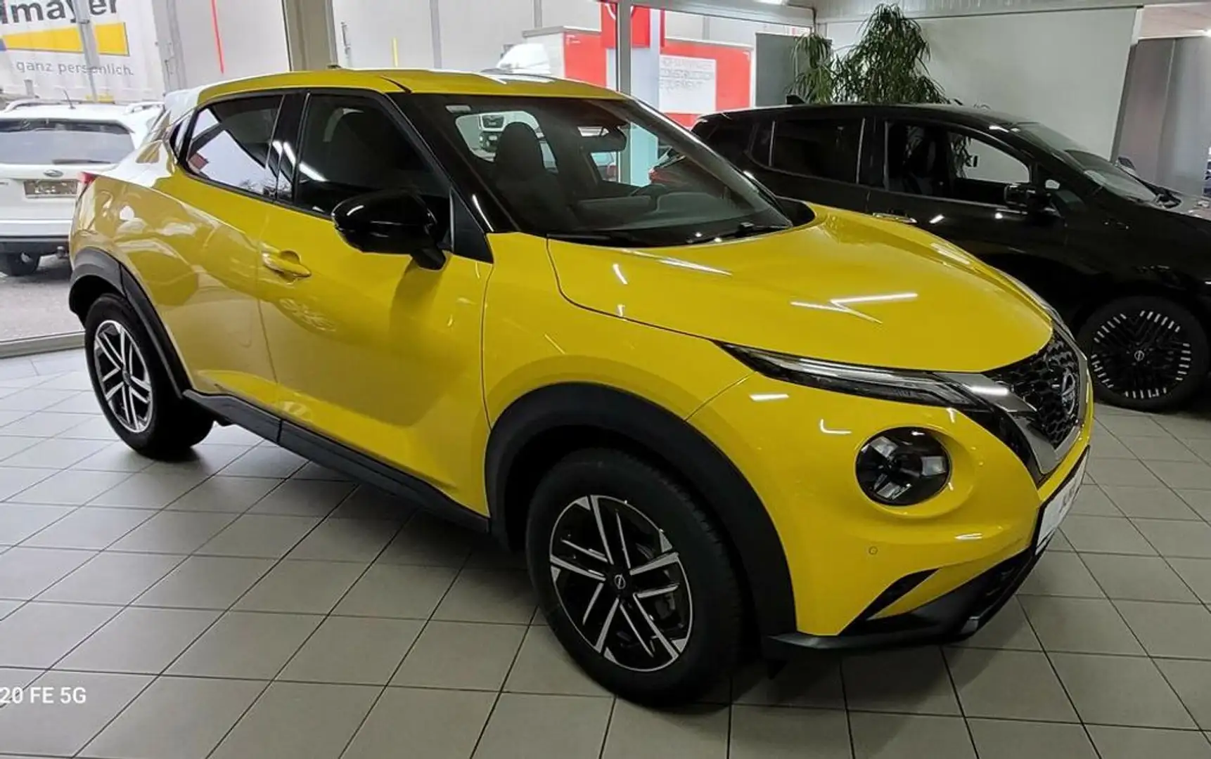 Nissan Juke 1,0 DIG-T N-Connecta+ Geel - 2