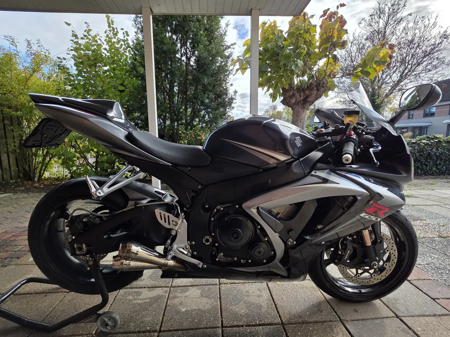 Suzuki GSX-R 750 Schwarz - 1