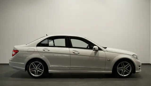 Mercedes-Benz C Class view 4