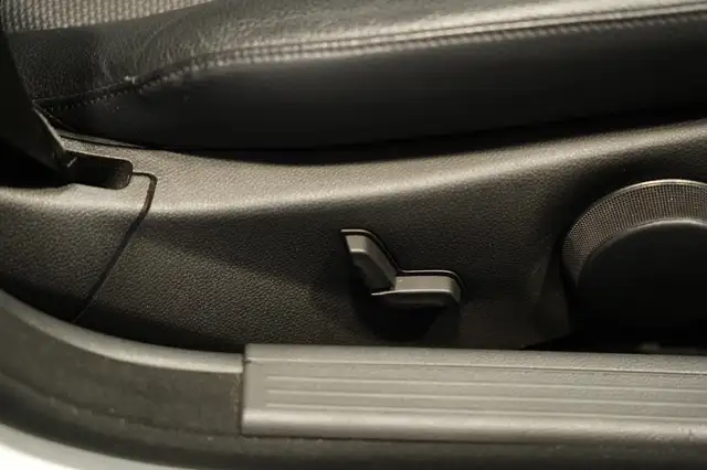 Mercedes-Benz C Class view 12